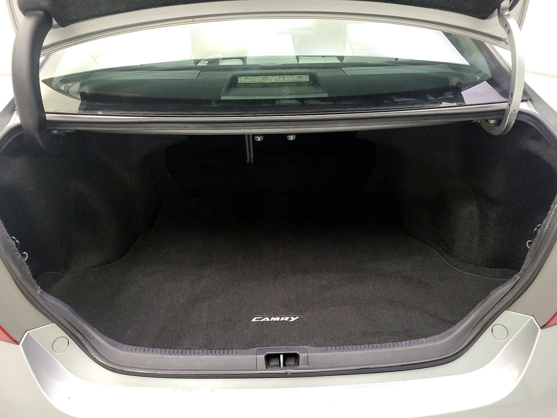 Thumbnail: 2017 Toyota Camry - 18