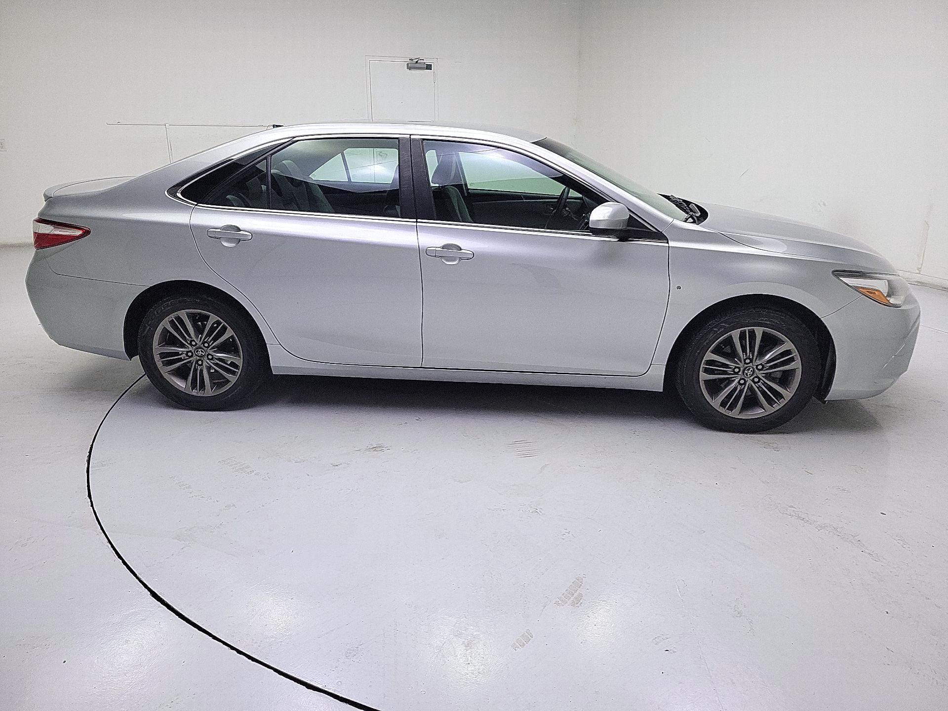 Thumbnail: 2017 Toyota Camry - 4