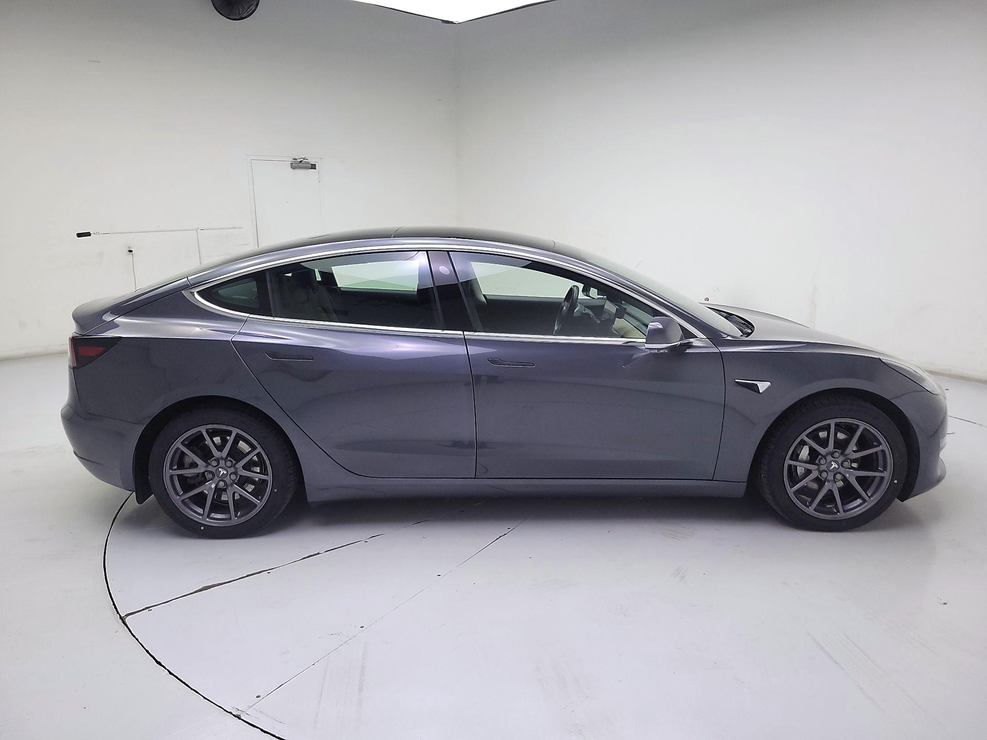 Thumbnail: 2019 Tesla Model 3 - 4