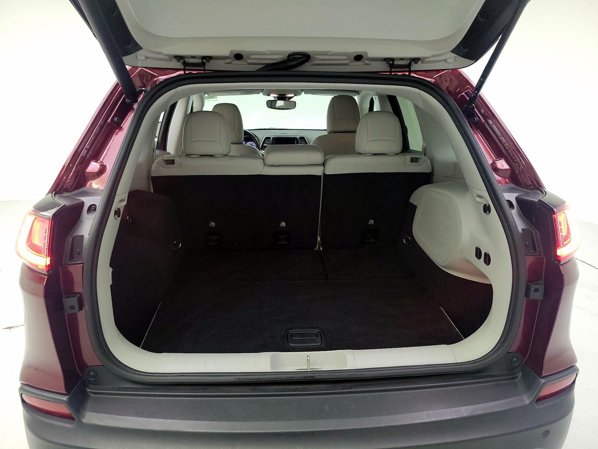 Thumbnail: 2020 Jeep Cherokee - 20