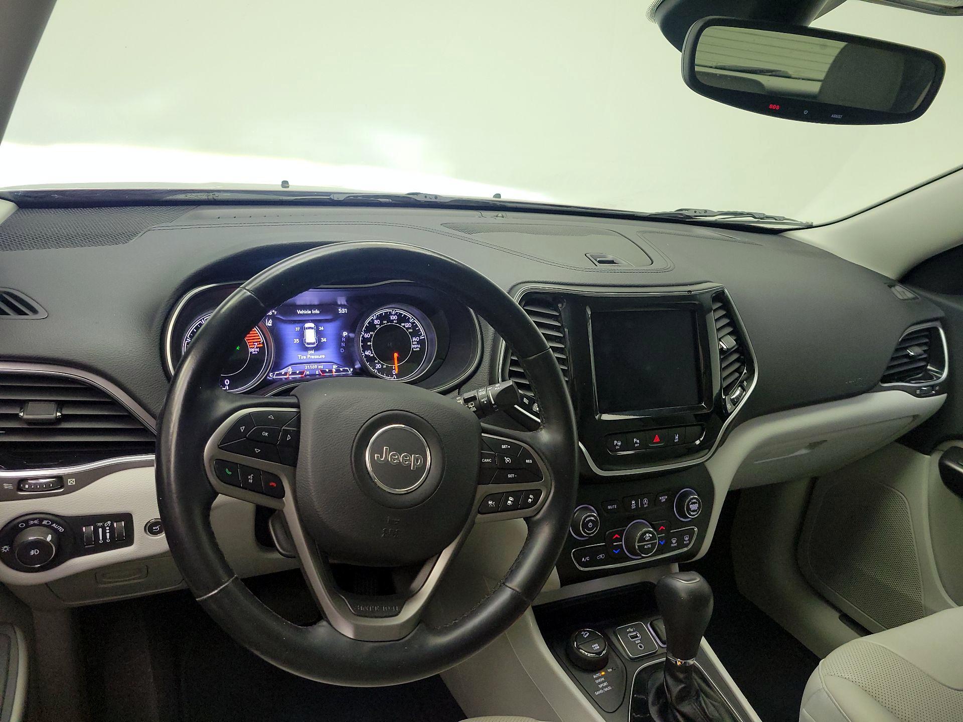 Thumbnail: 2020 Jeep Cherokee - 8