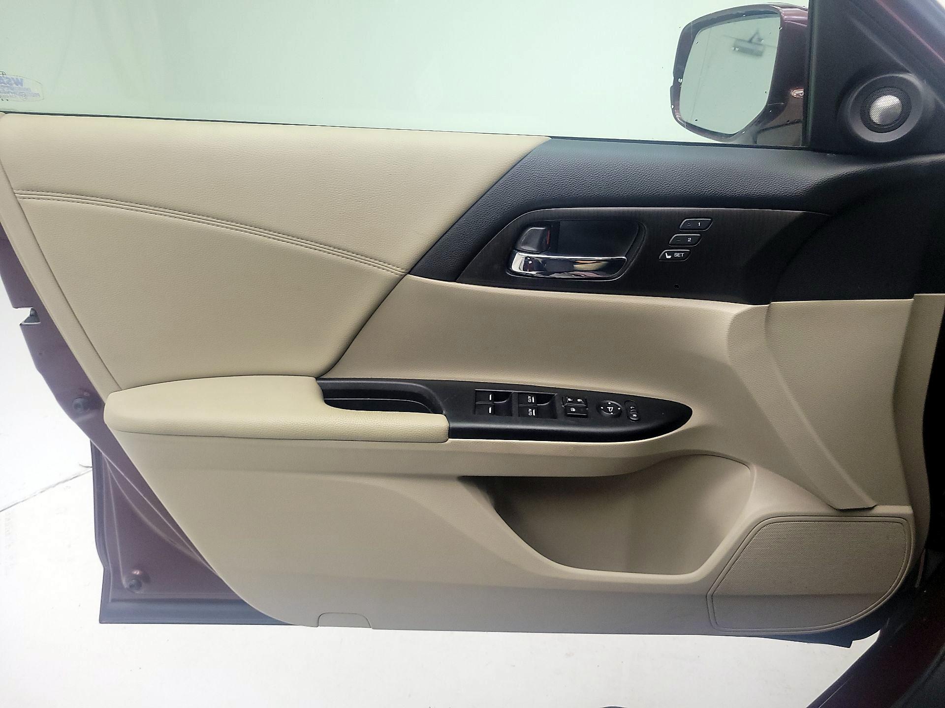 Thumbnail: 2015 Honda Accord - 10