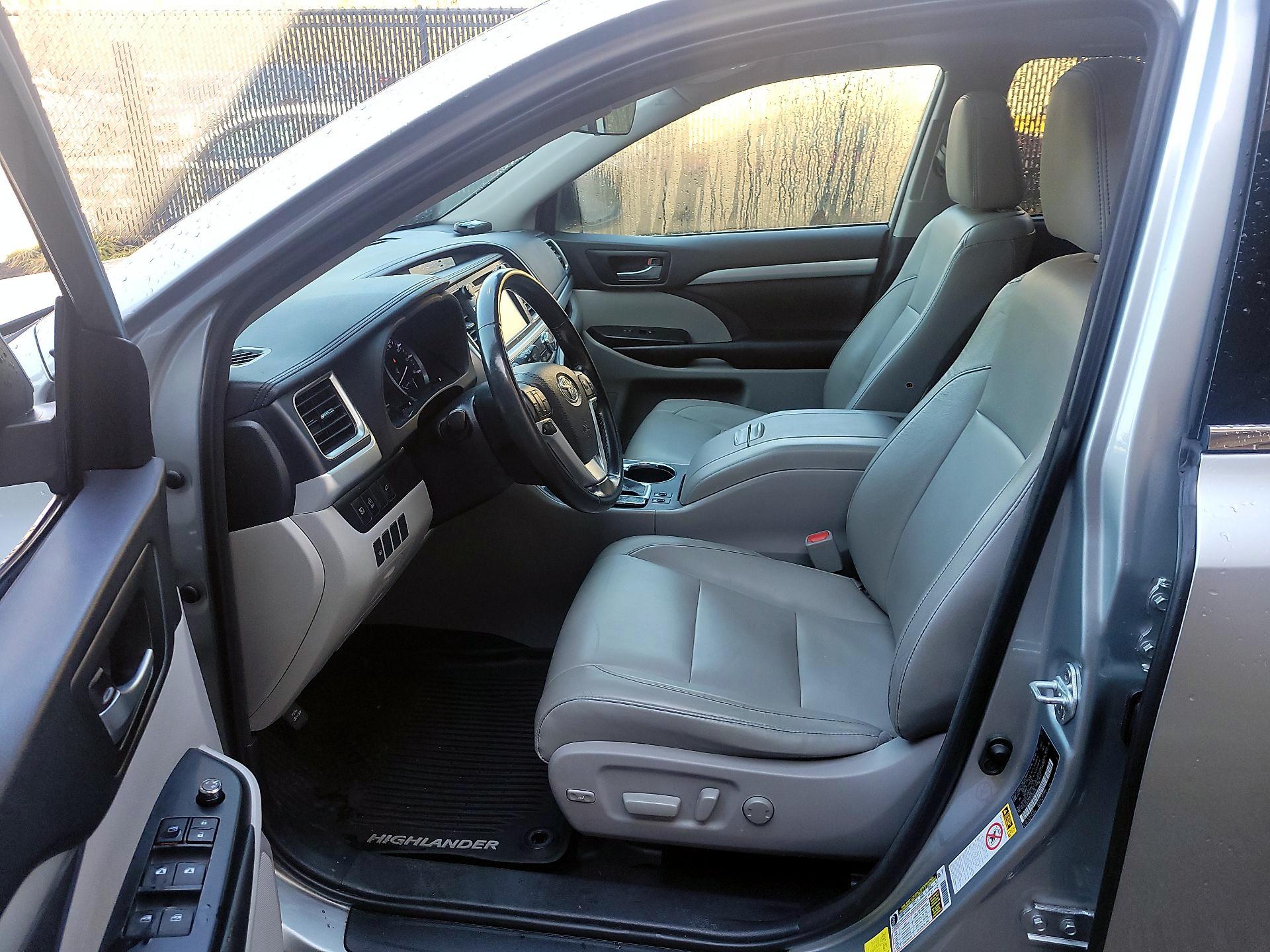 Thumbnail: 2018 Toyota Highlander - 9