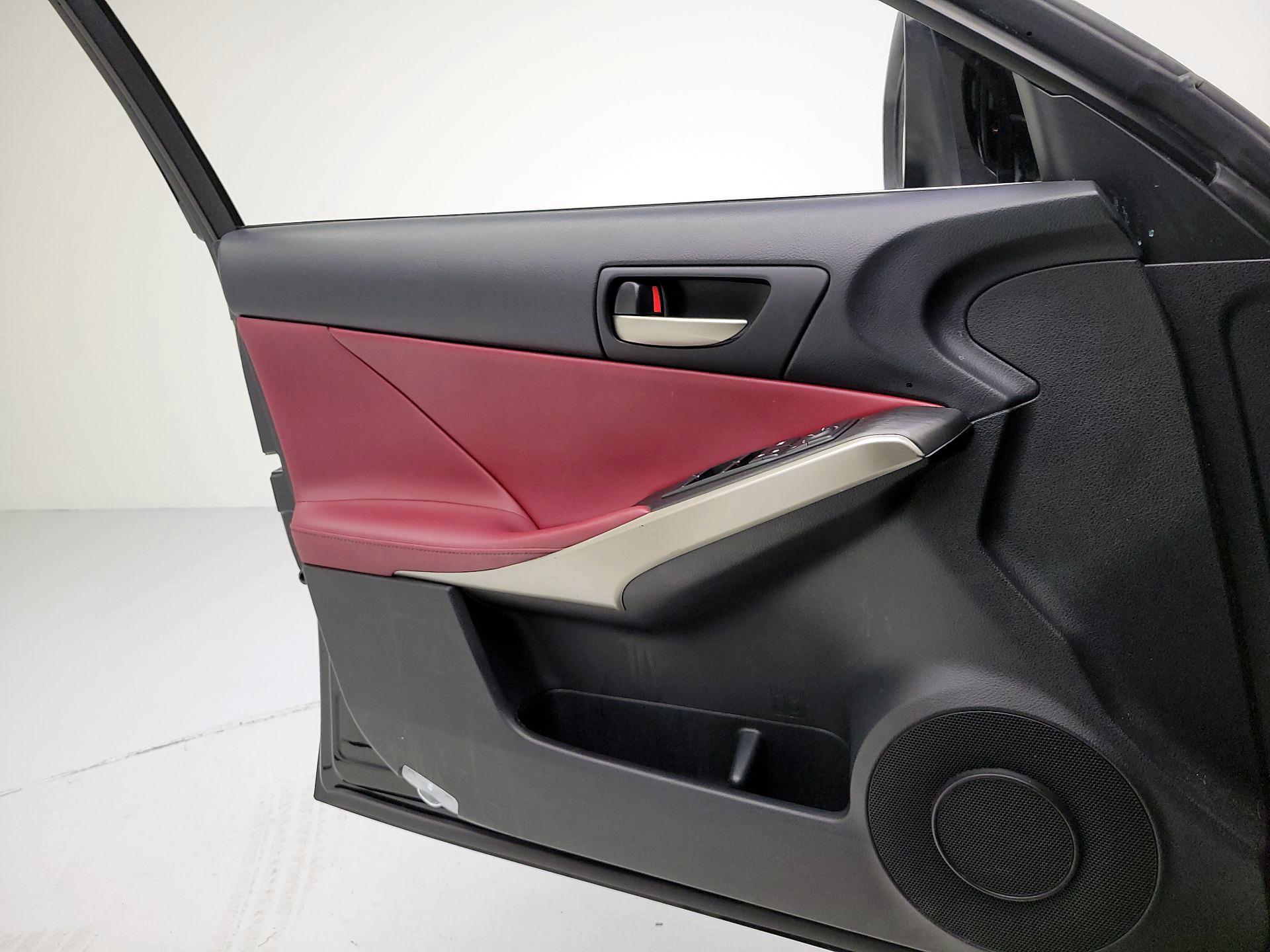 Thumbnail: 2019 Lexus IS - 10