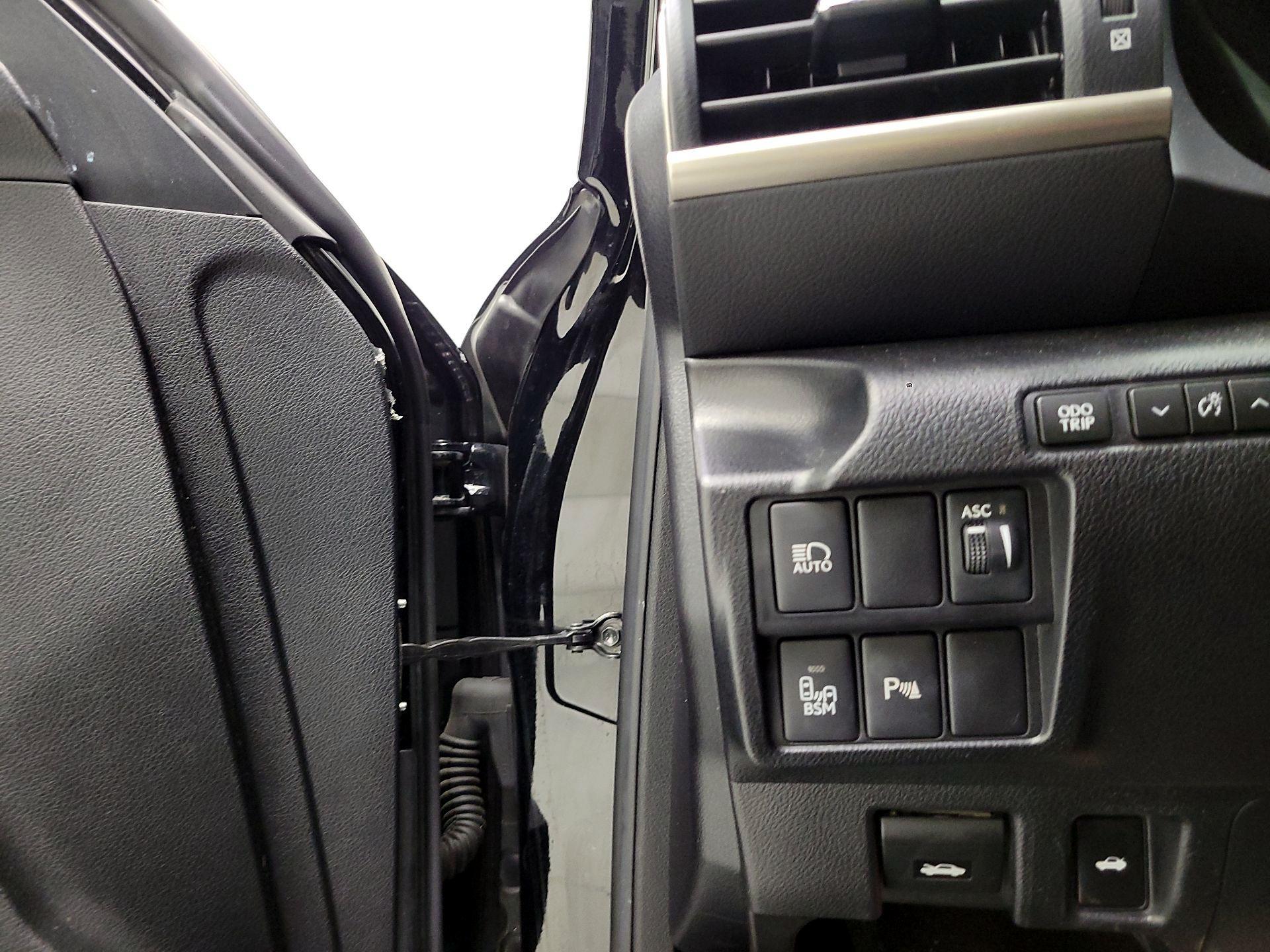 Thumbnail: 2019 Lexus IS - 11