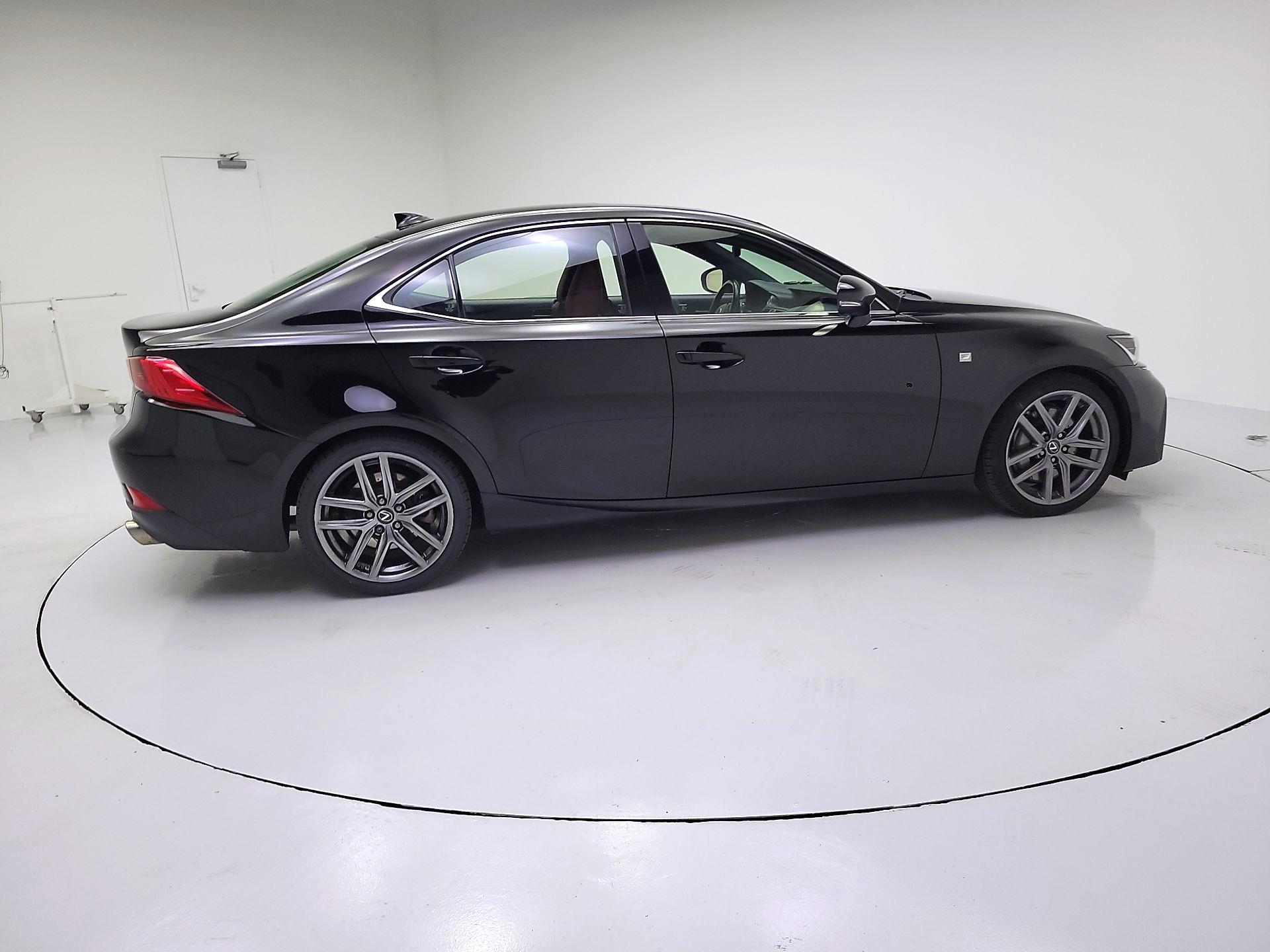 Thumbnail: 2019 Lexus IS - 4