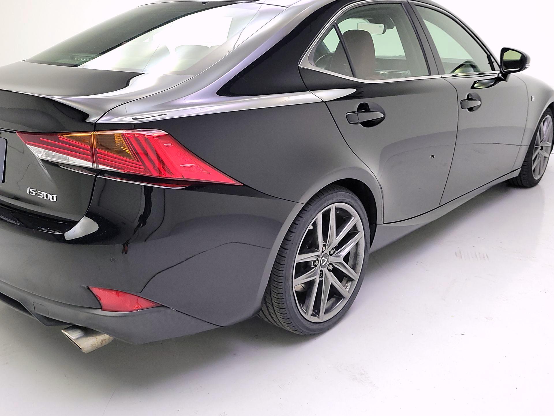 Thumbnail: 2019 Lexus IS - 5