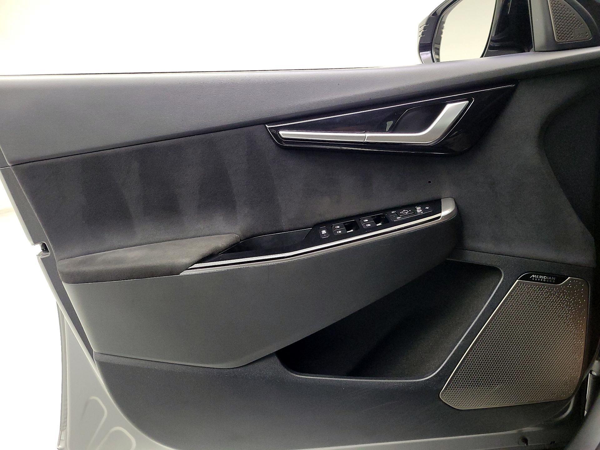 Thumbnail: 2023 Kia EV6 - 10