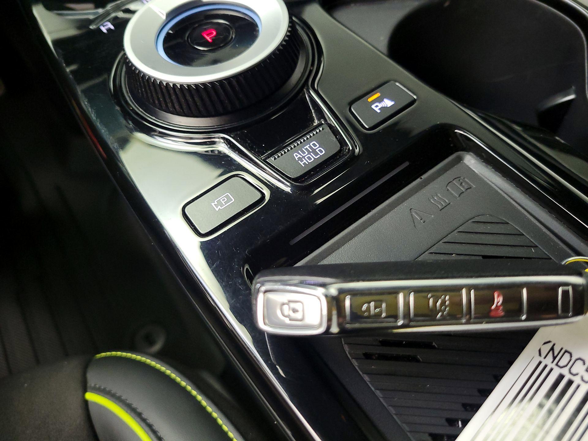 Thumbnail: 2023 Kia EV6 - 20