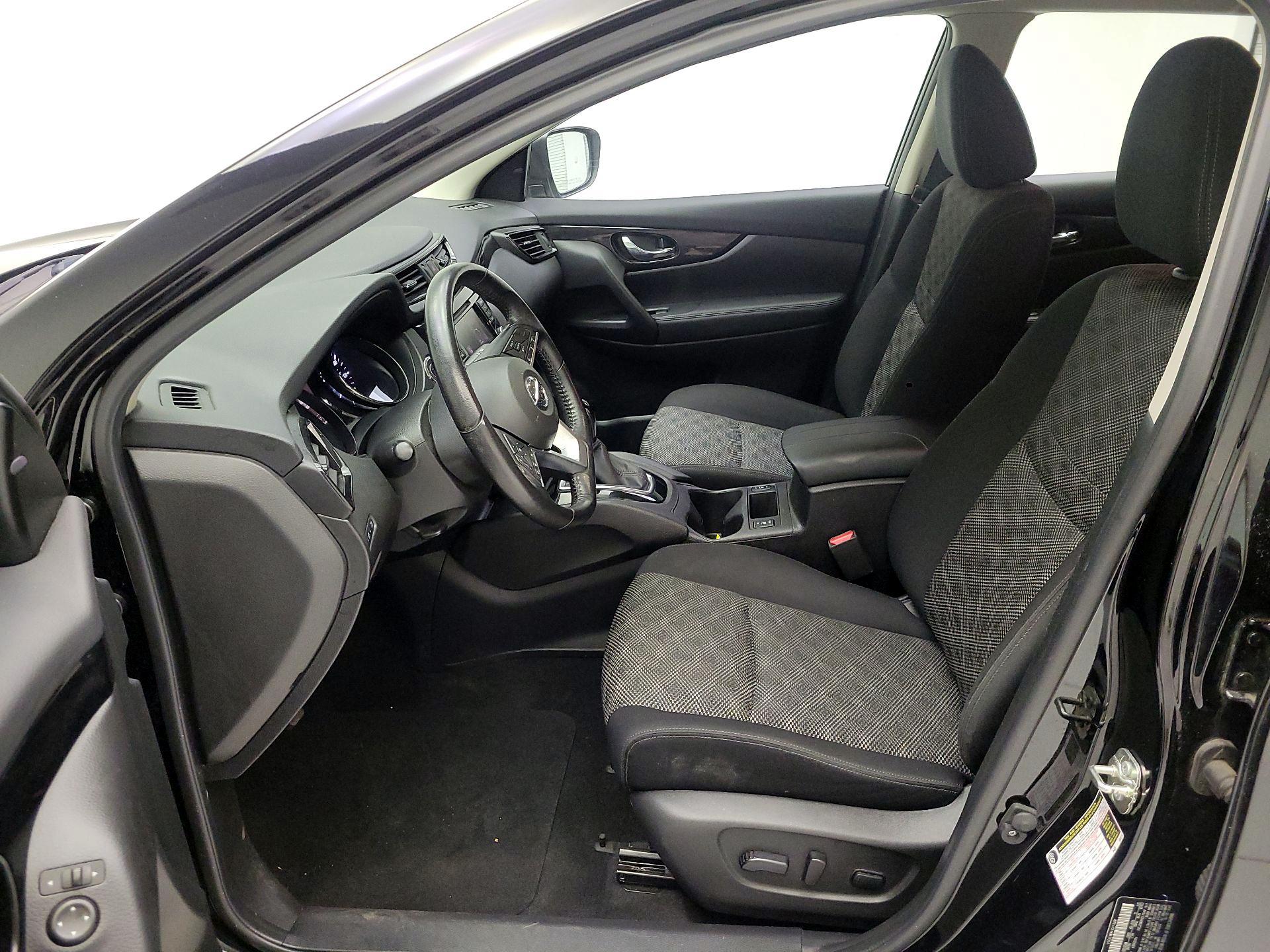 Thumbnail: 2019 Nissan Rogue Sport - 9