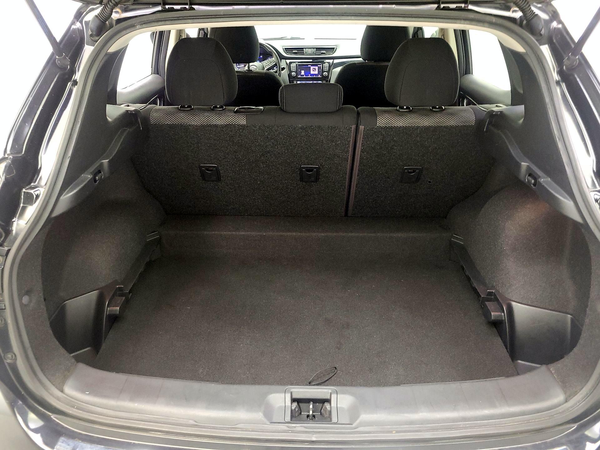 Thumbnail: 2019 Nissan Rogue Sport - 18