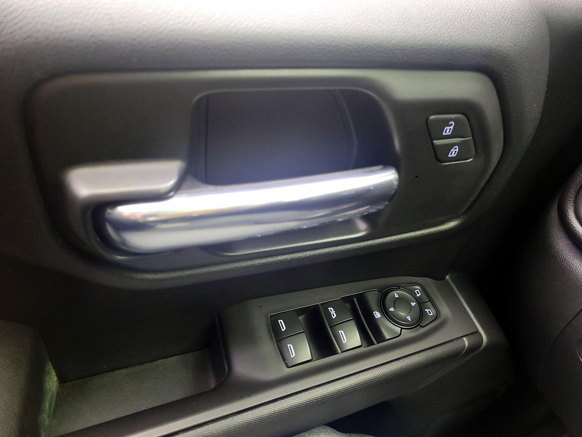 Thumbnail: 2020 Chevrolet Silverado 1500 - 12