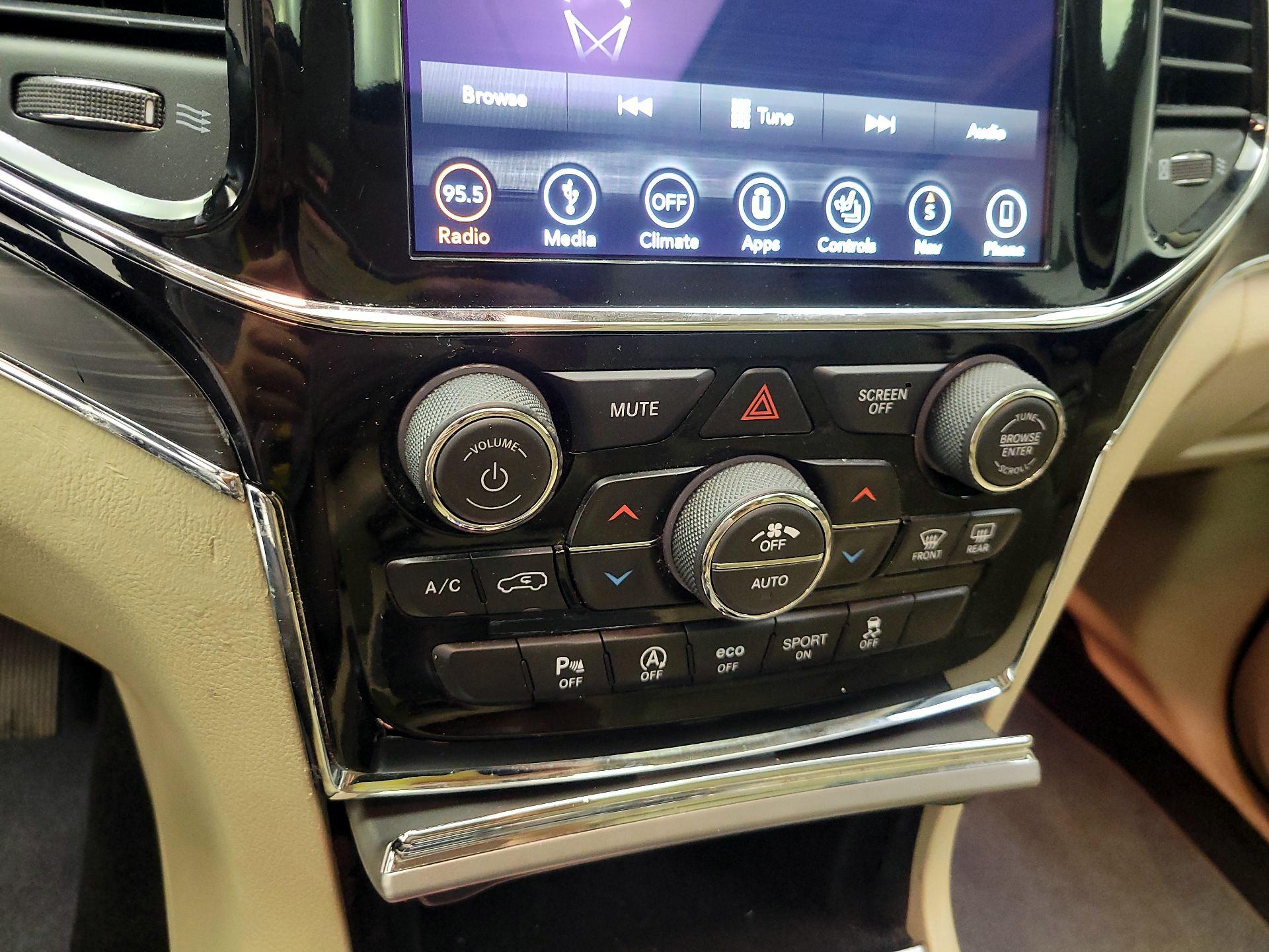 Thumbnail: 2019 Jeep Grand Cherokee - 15