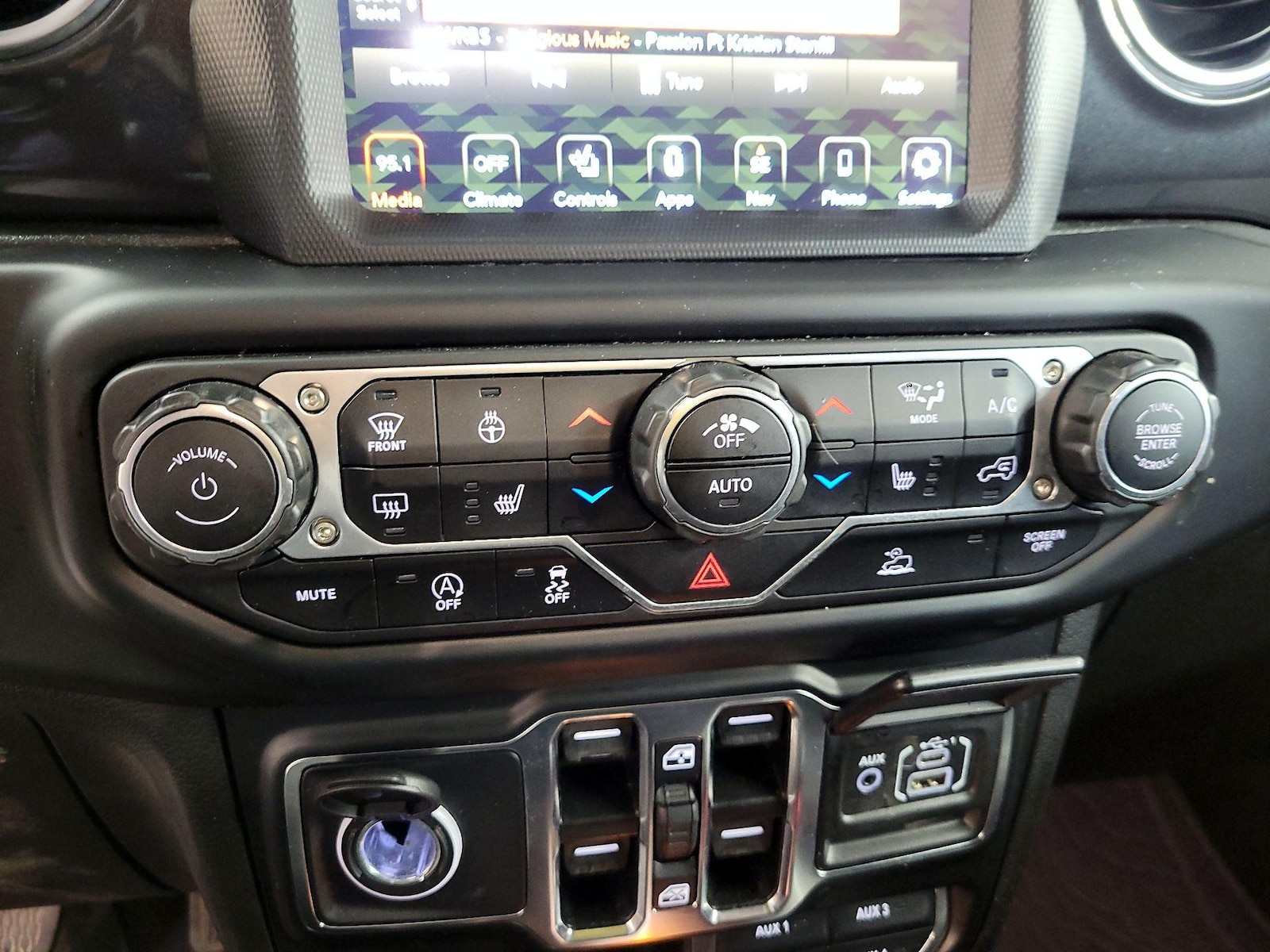 2022 Jeep Wrangler Unlimited Sahara Altitude - Photo 18