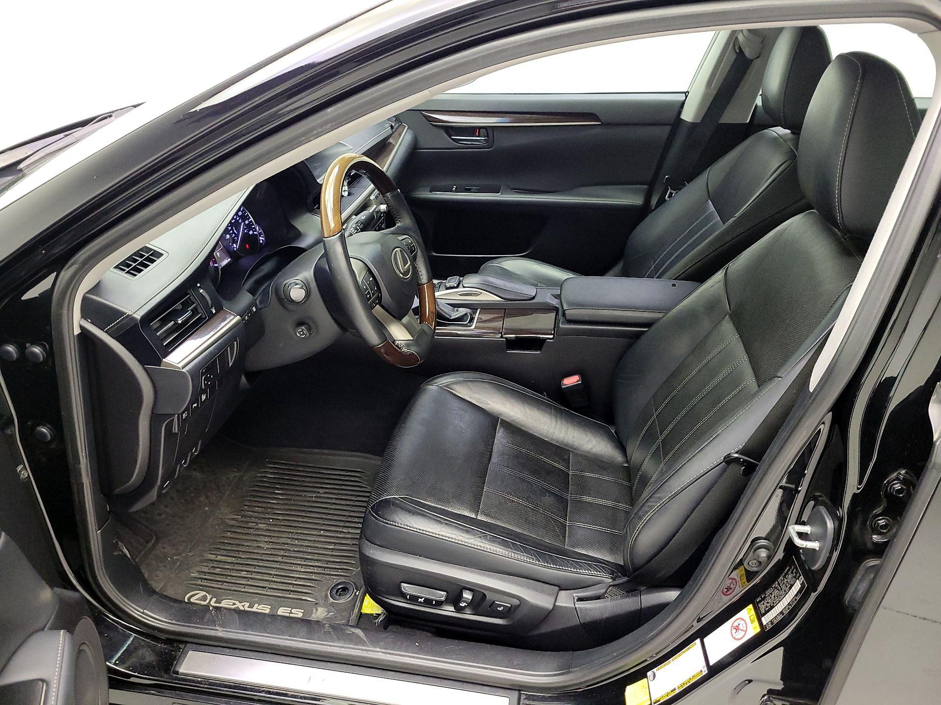 Thumbnail: 2016 Lexus ES - 11