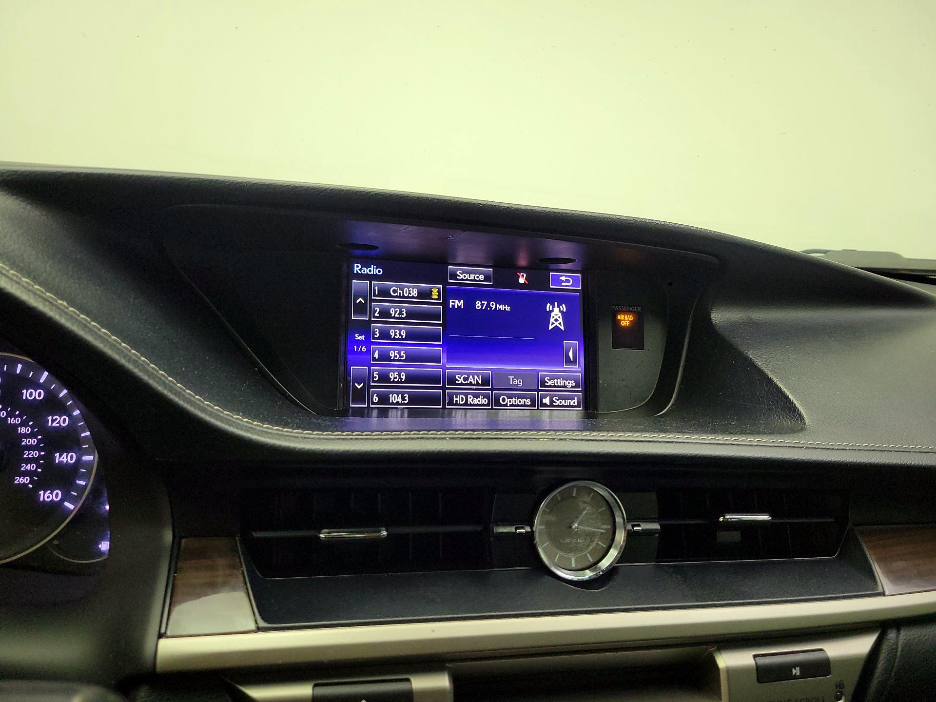 Thumbnail: 2016 Lexus ES - 16