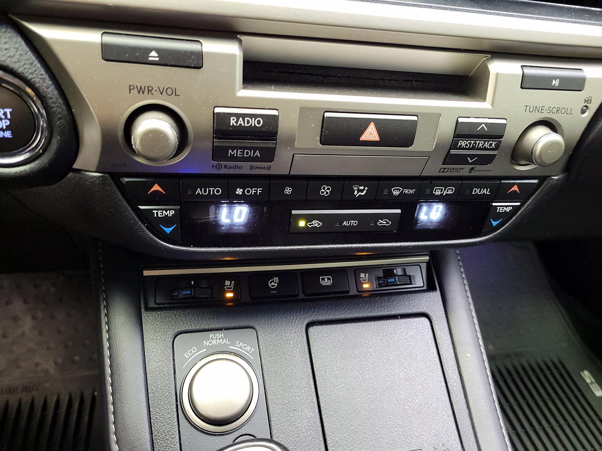 Thumbnail: 2016 Lexus ES - 17