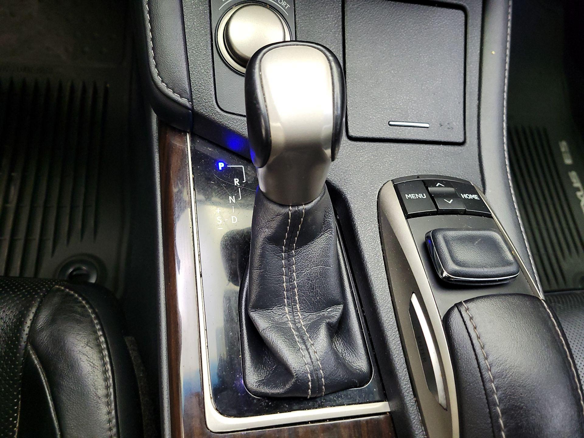 Thumbnail: 2016 Lexus ES - 18