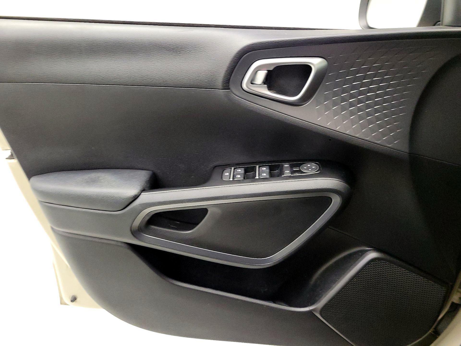 Thumbnail: 2020 Kia Soul - 10