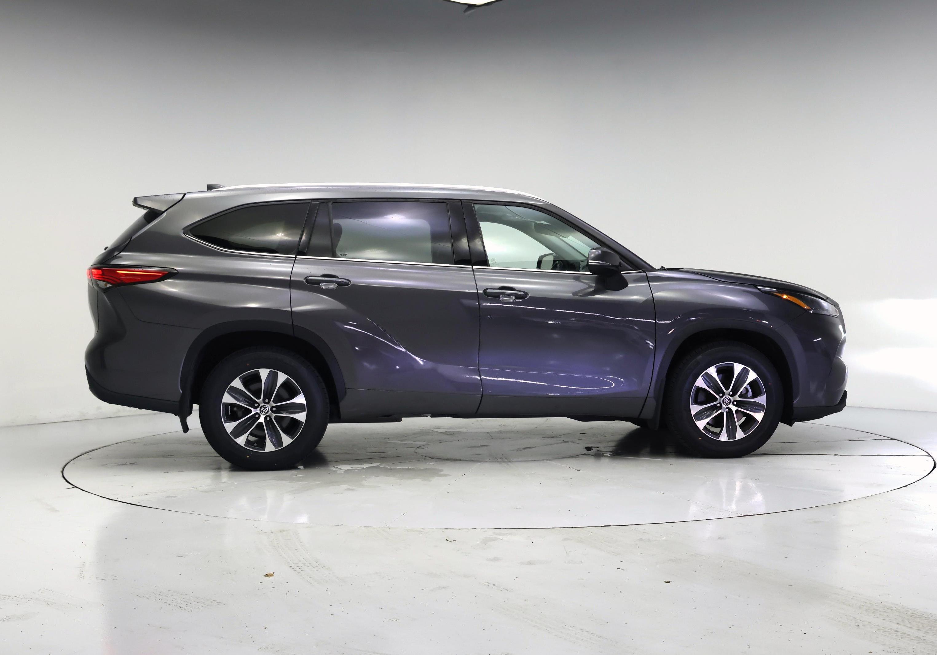 Thumbnail: 2022 Toyota Highlander - 7