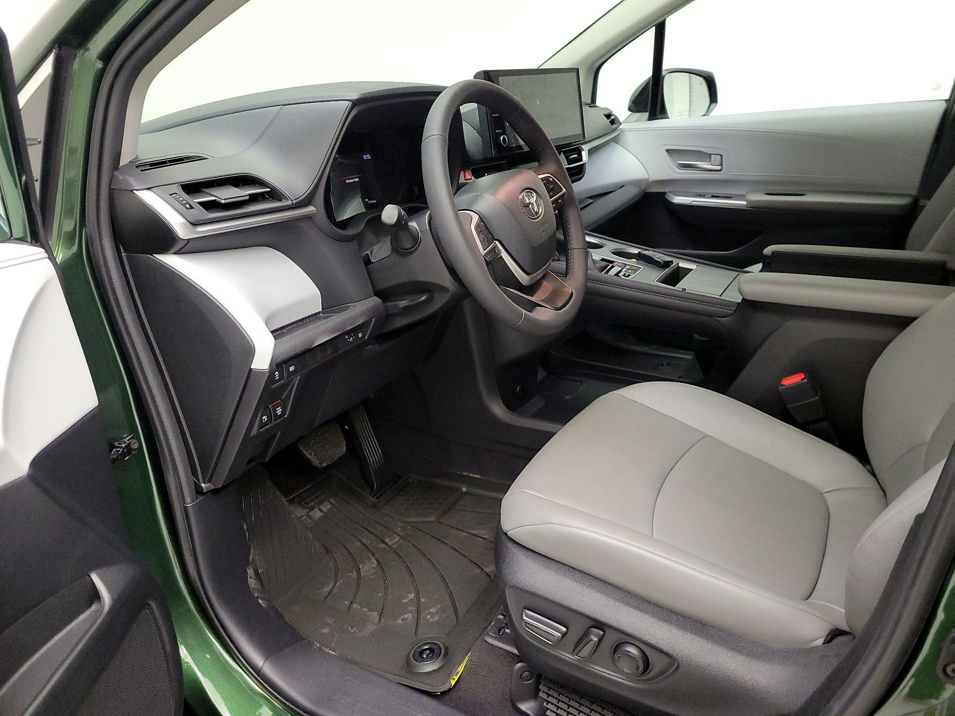 Thumbnail: 2025 Toyota Sienna - 9