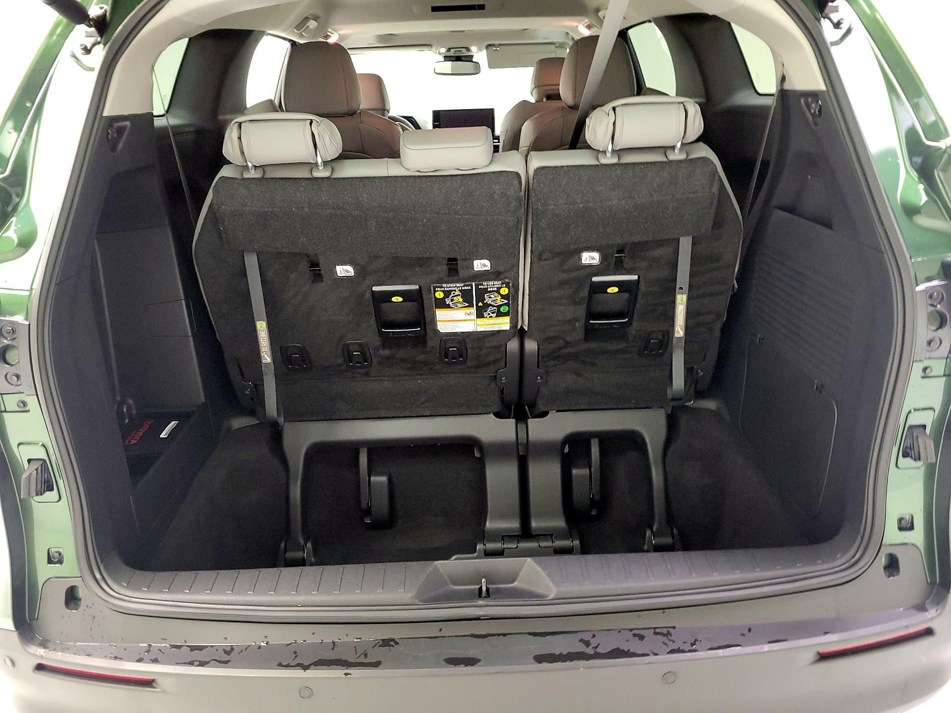 Thumbnail: 2025 Toyota Sienna - 18