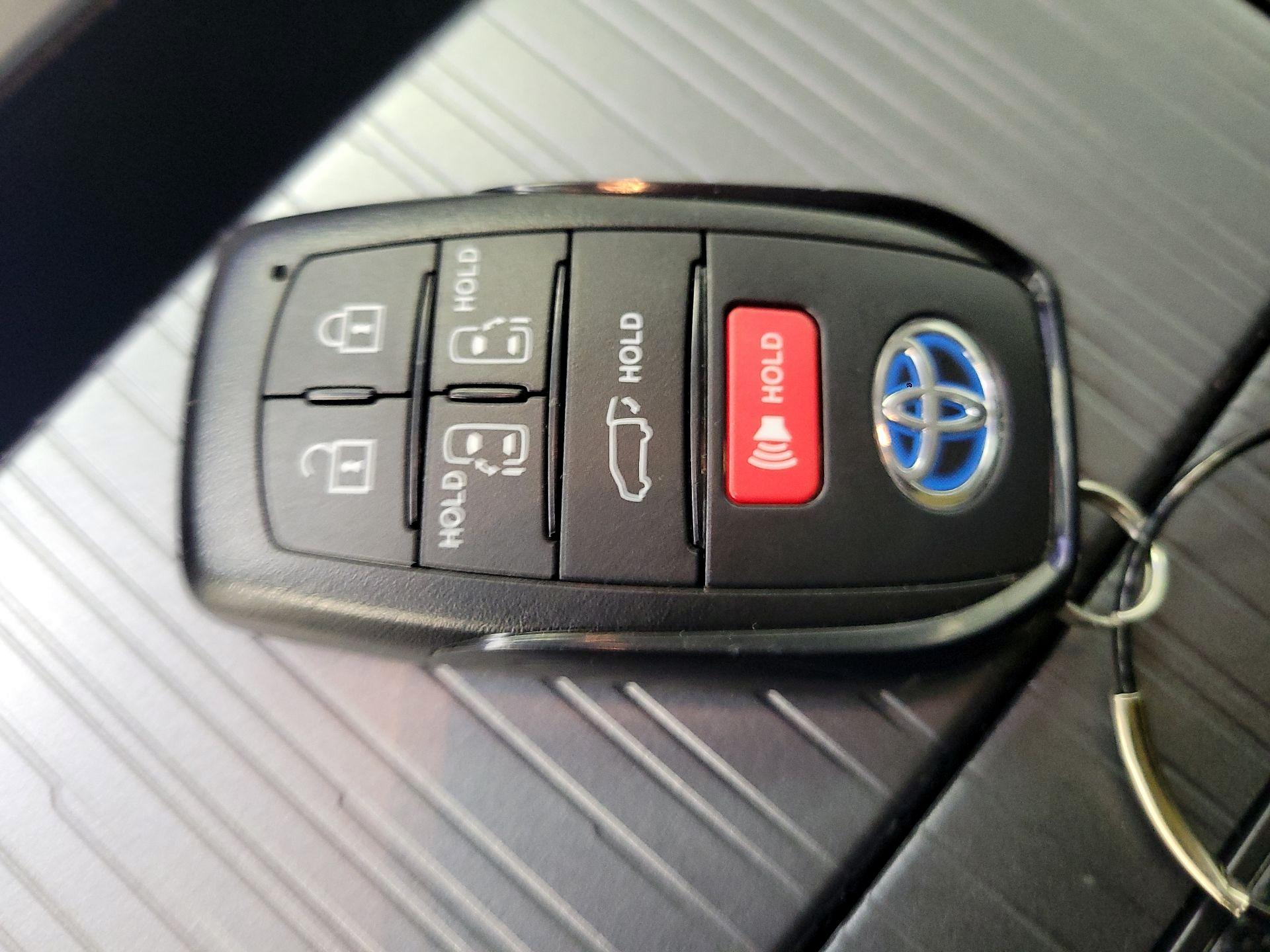 Thumbnail: 2025 Toyota Sienna - 20