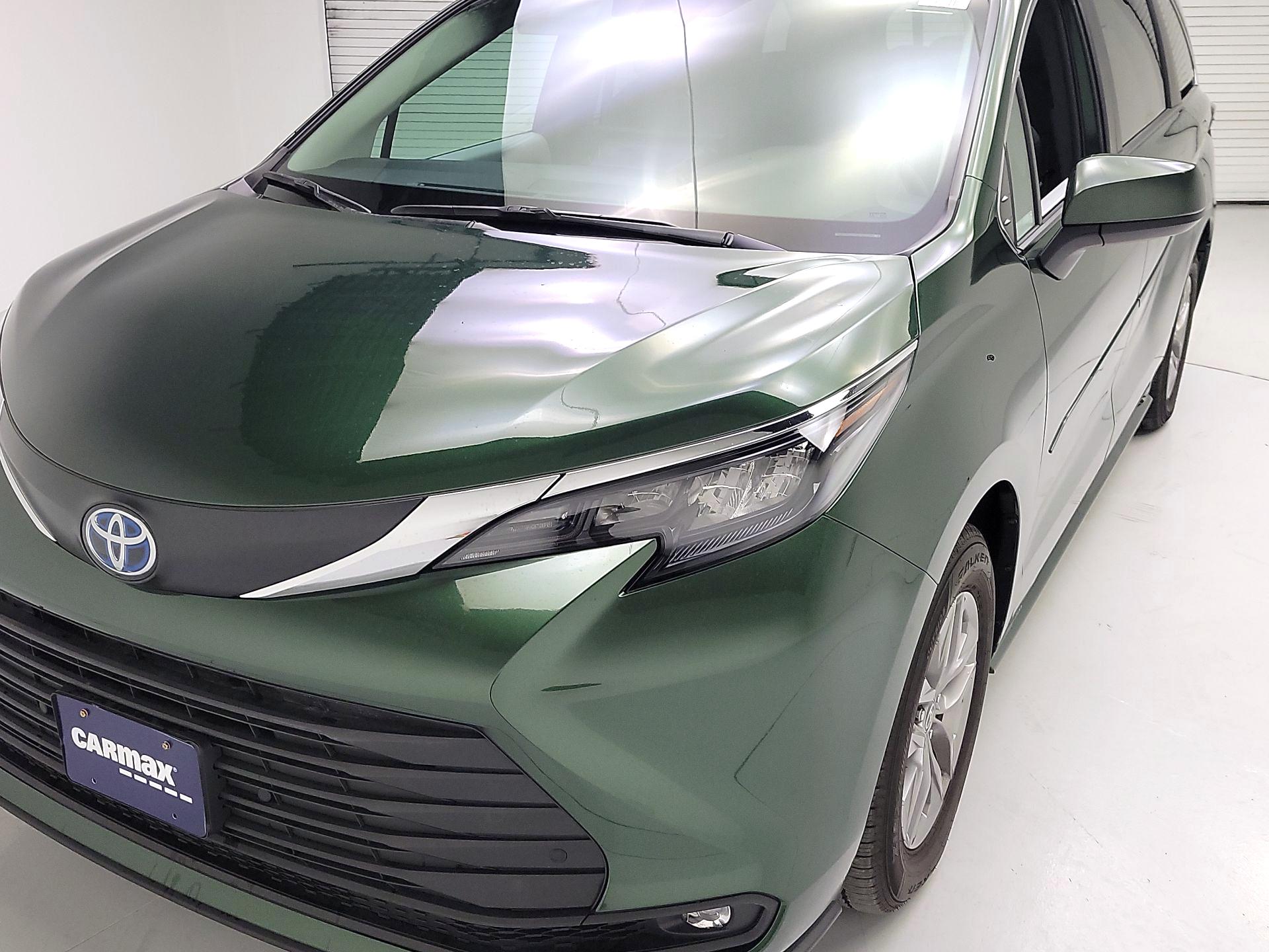 Thumbnail: 2025 Toyota Sienna - 3