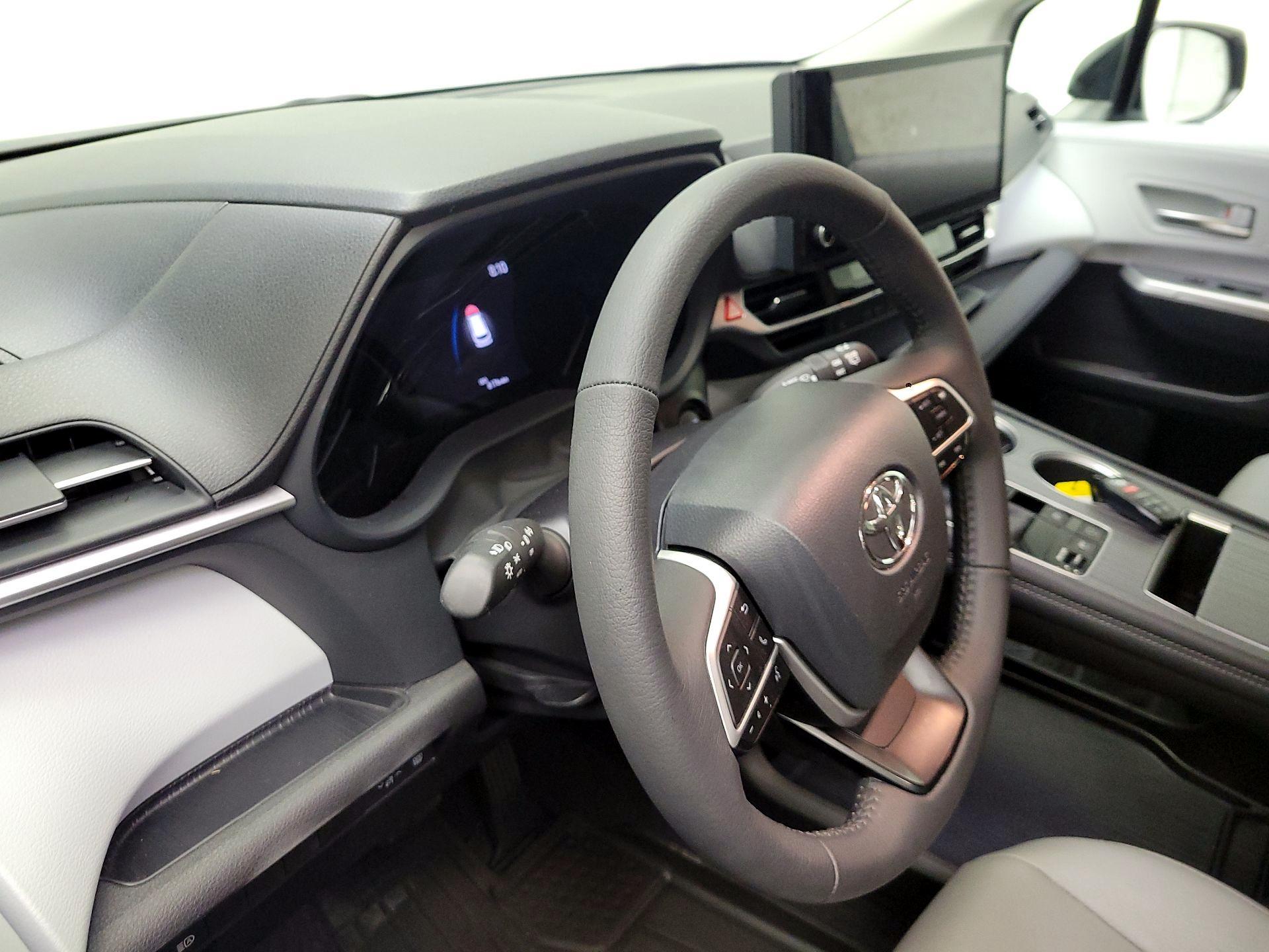 Thumbnail: 2025 Toyota Sienna - 8