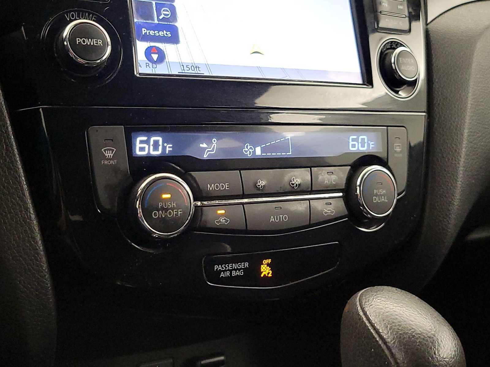 2016 Nissan Rogue SV - Photo 18