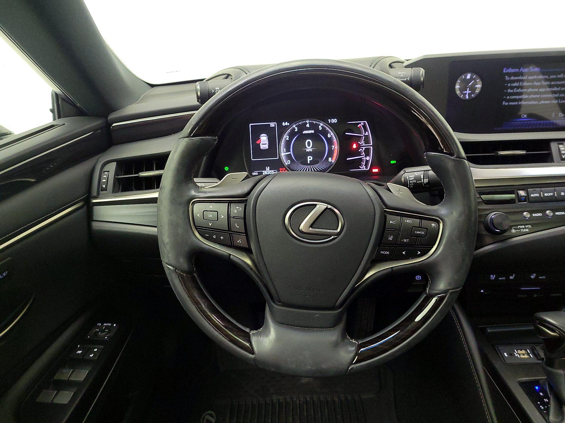 Thumbnail: 2020 Lexus ES - 10
