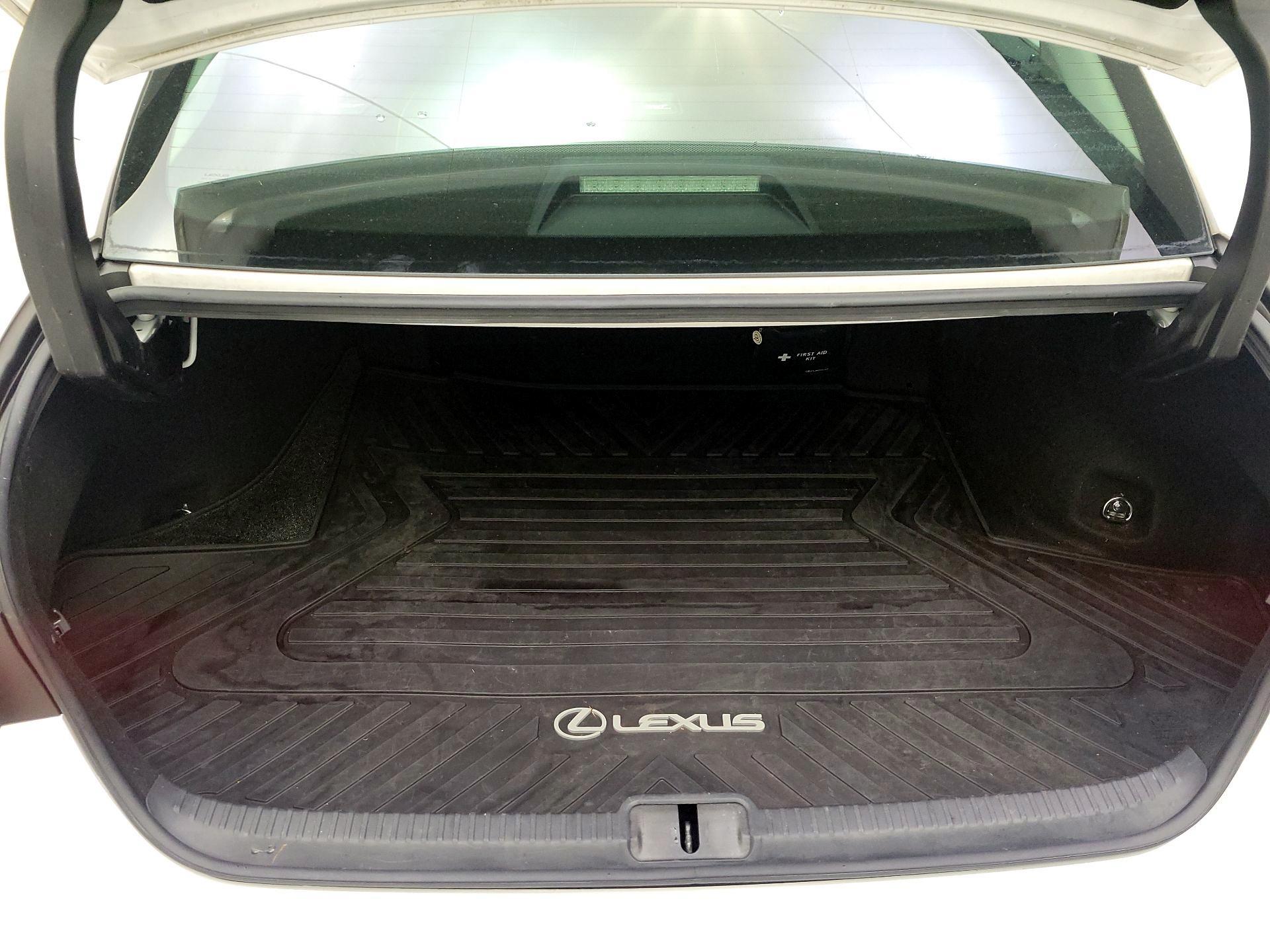 Thumbnail: 2020 Lexus ES - 20
