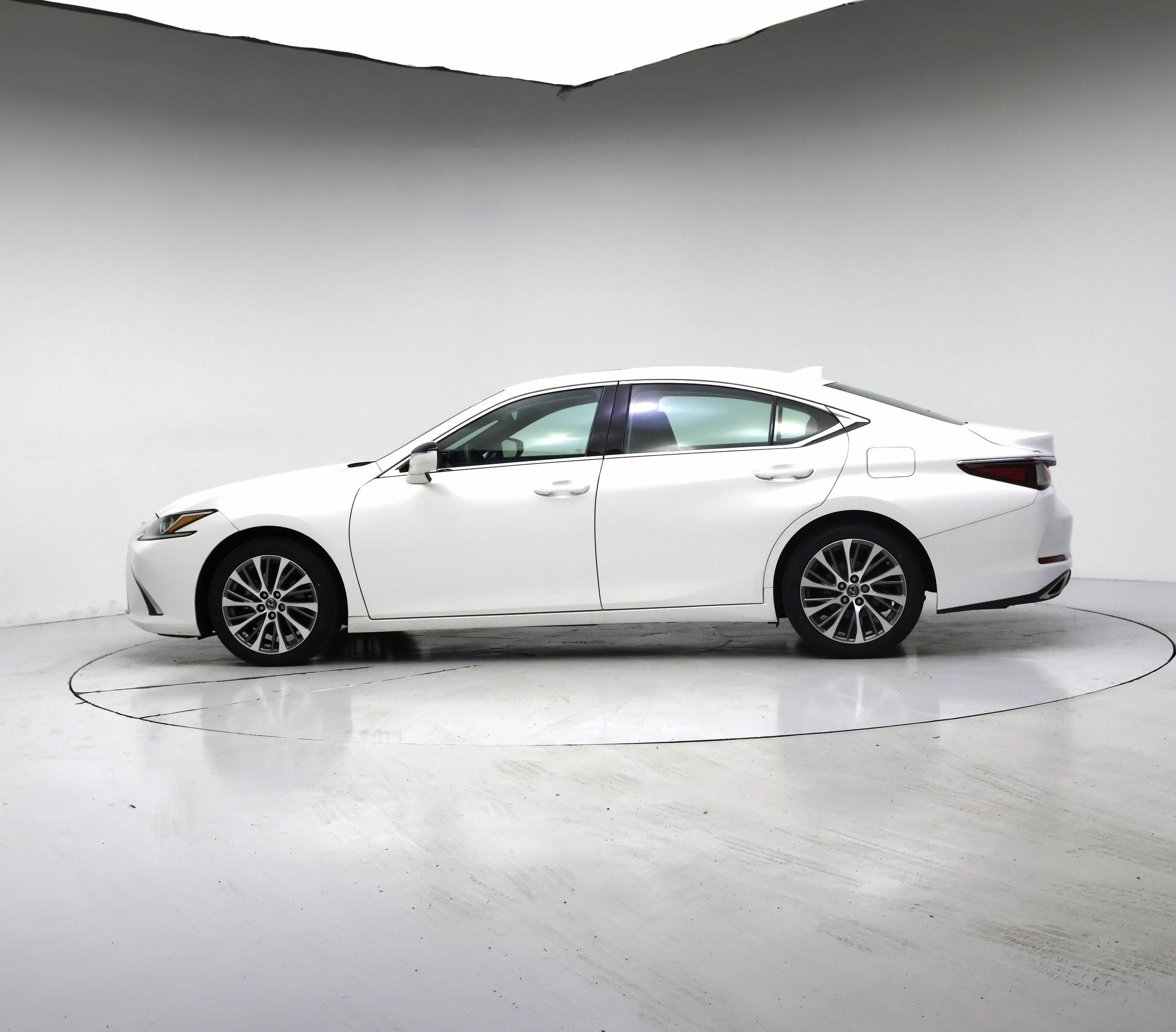 Thumbnail: 2020 Lexus ES - 3