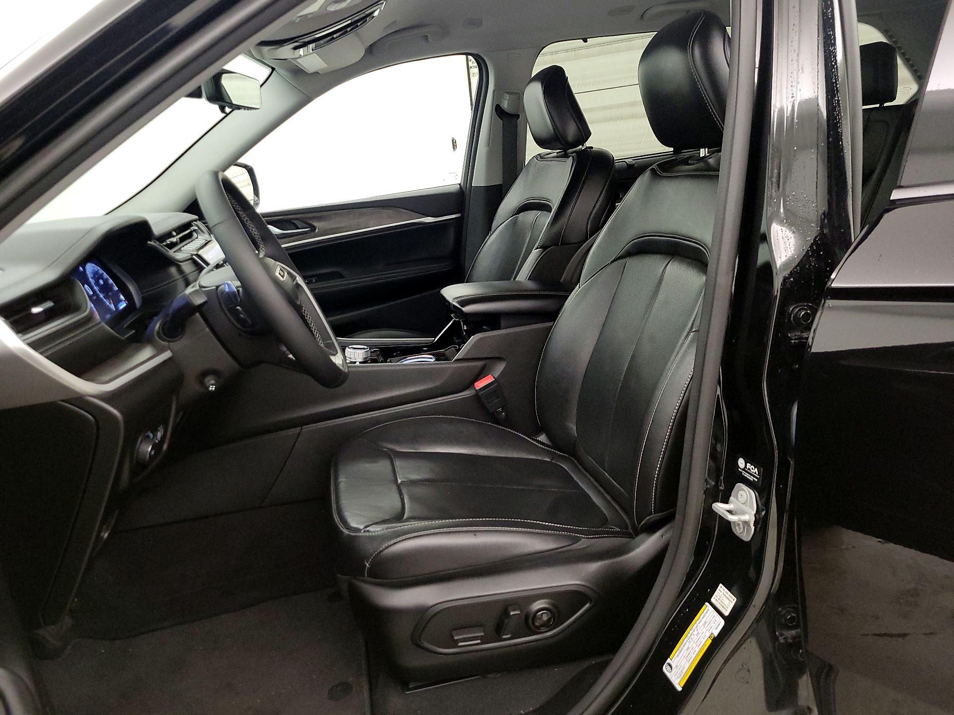 Thumbnail: 2023 Jeep Grand Cherokee - 11