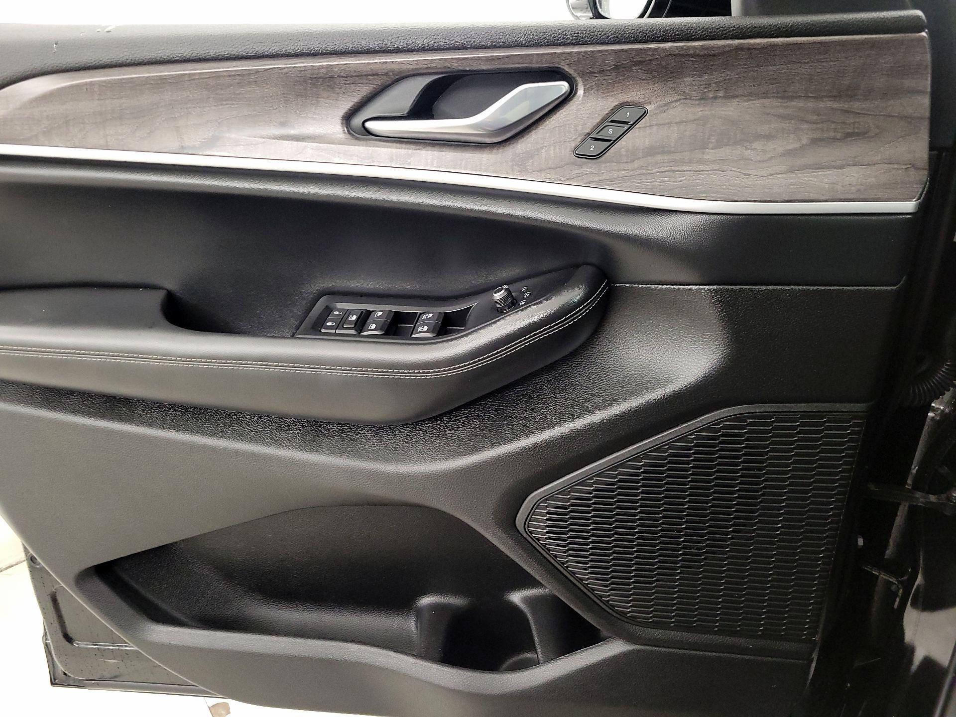 Thumbnail: 2023 Jeep Grand Cherokee - 12