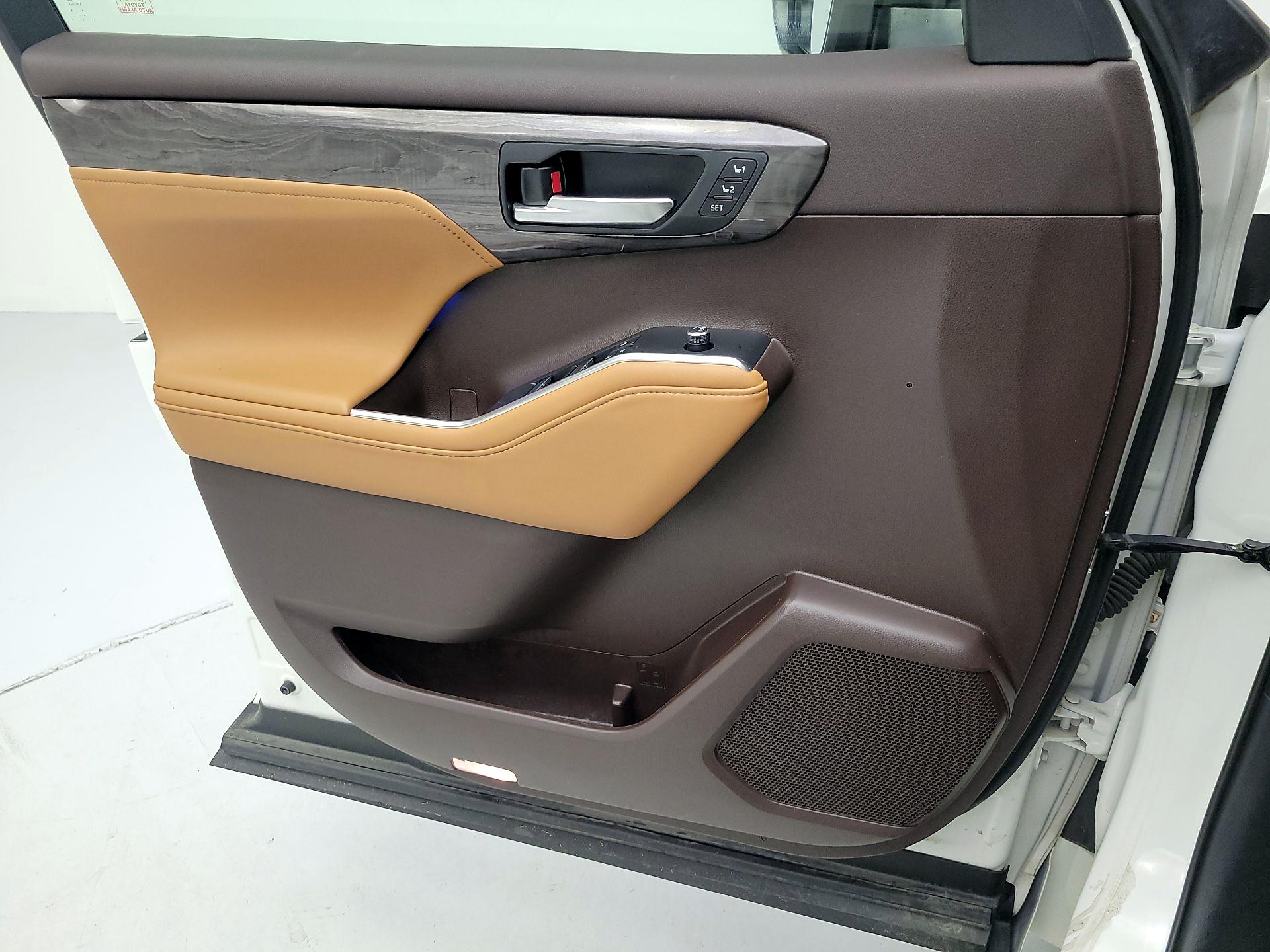 Thumbnail: 2020 Toyota Highlander - 12