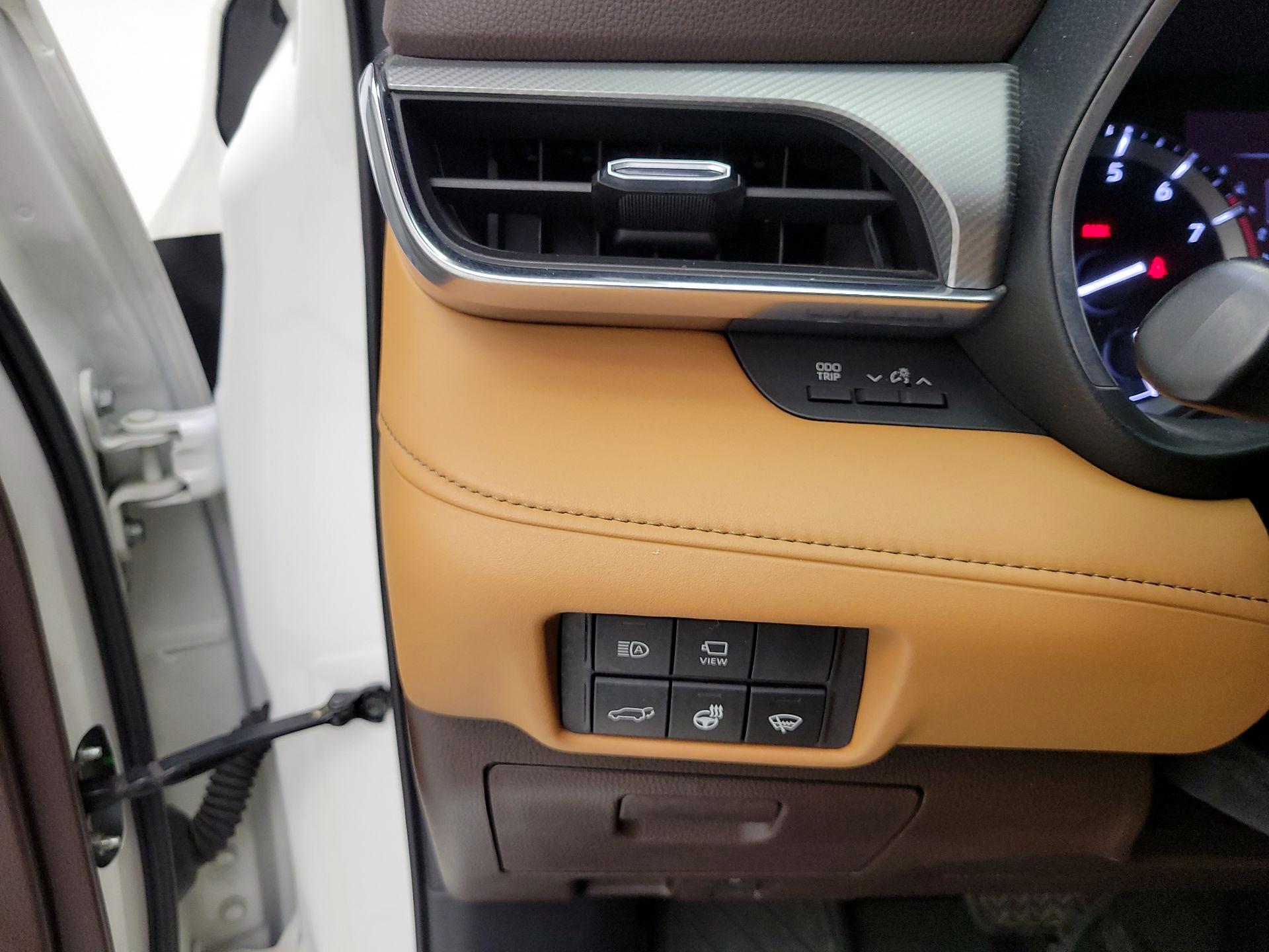 Thumbnail: 2020 Toyota Highlander - 13