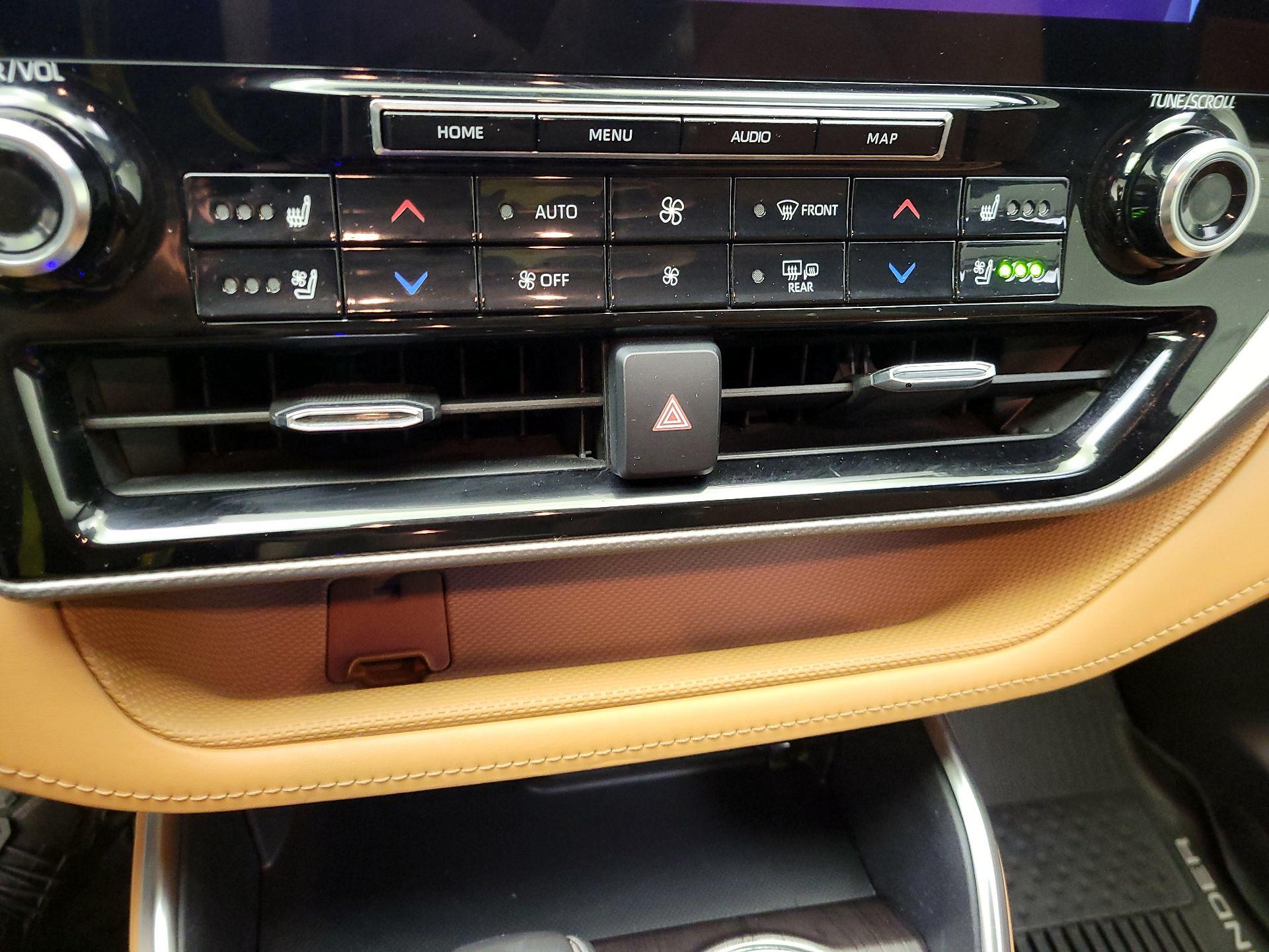 Thumbnail: 2020 Toyota Highlander - 17