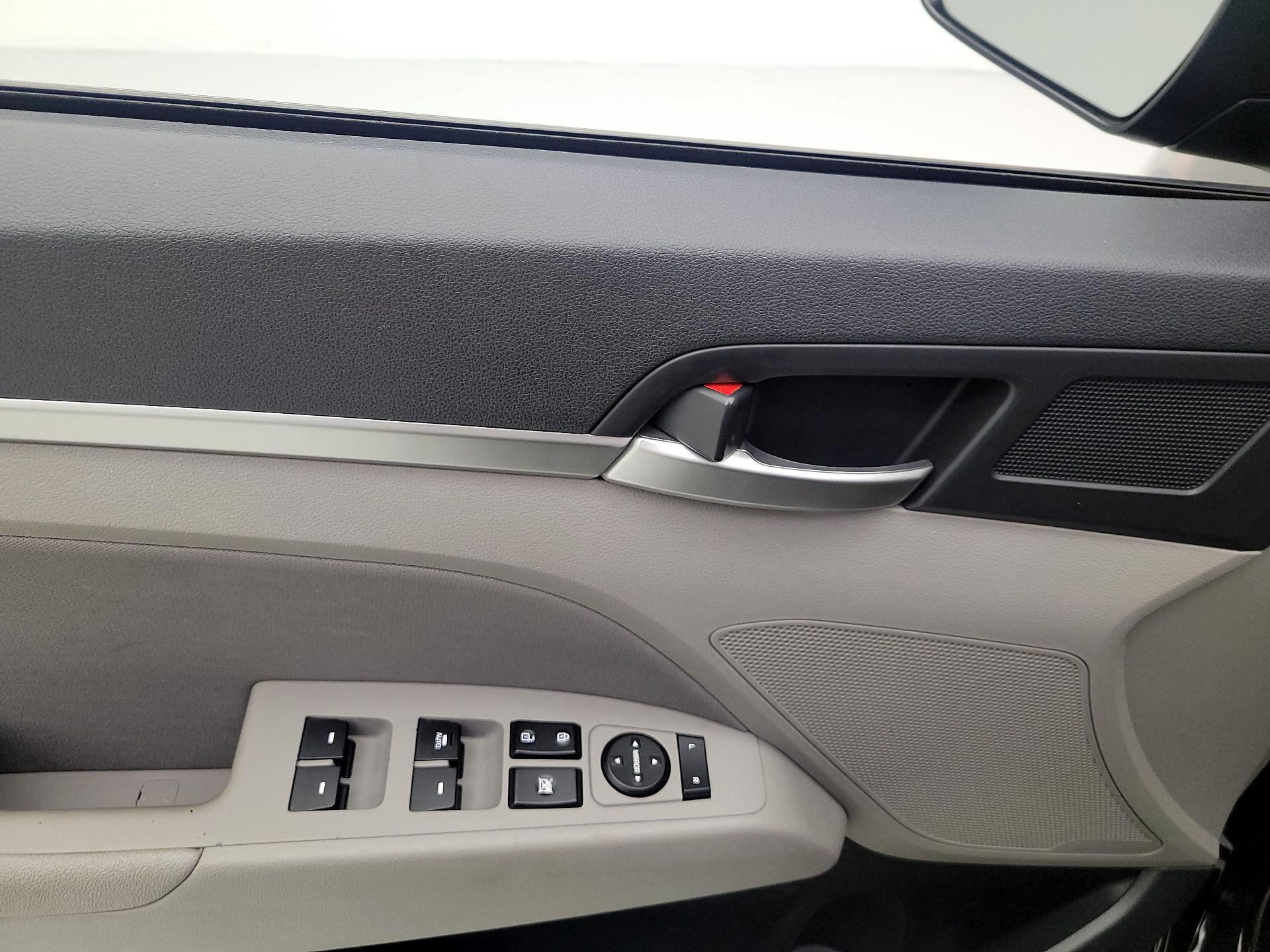 Thumbnail: 2019 Hyundai Elantra - 10