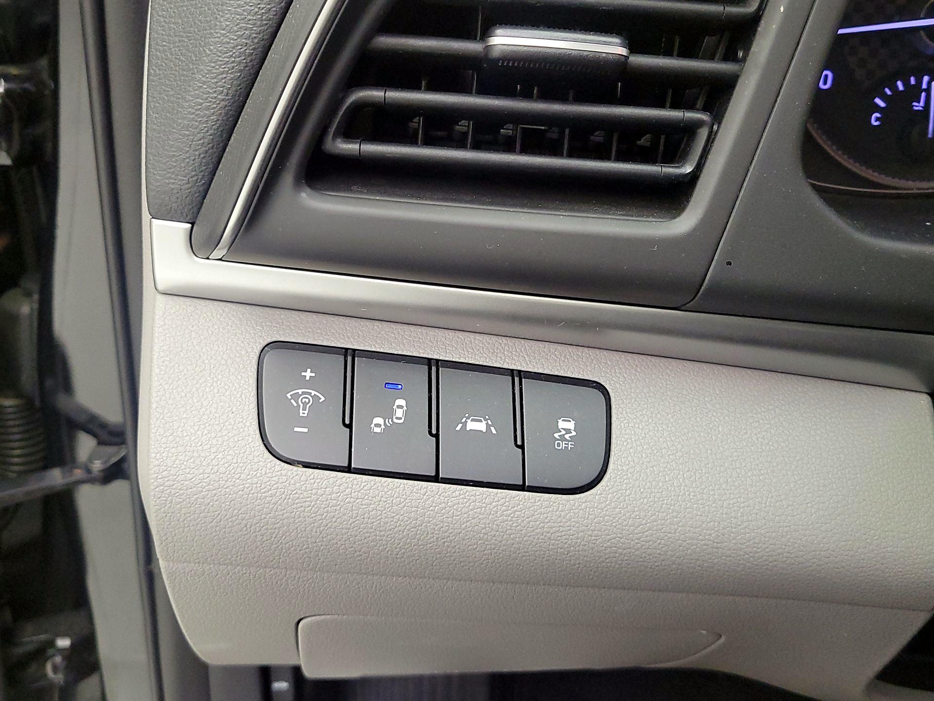 Thumbnail: 2019 Hyundai Elantra - 11