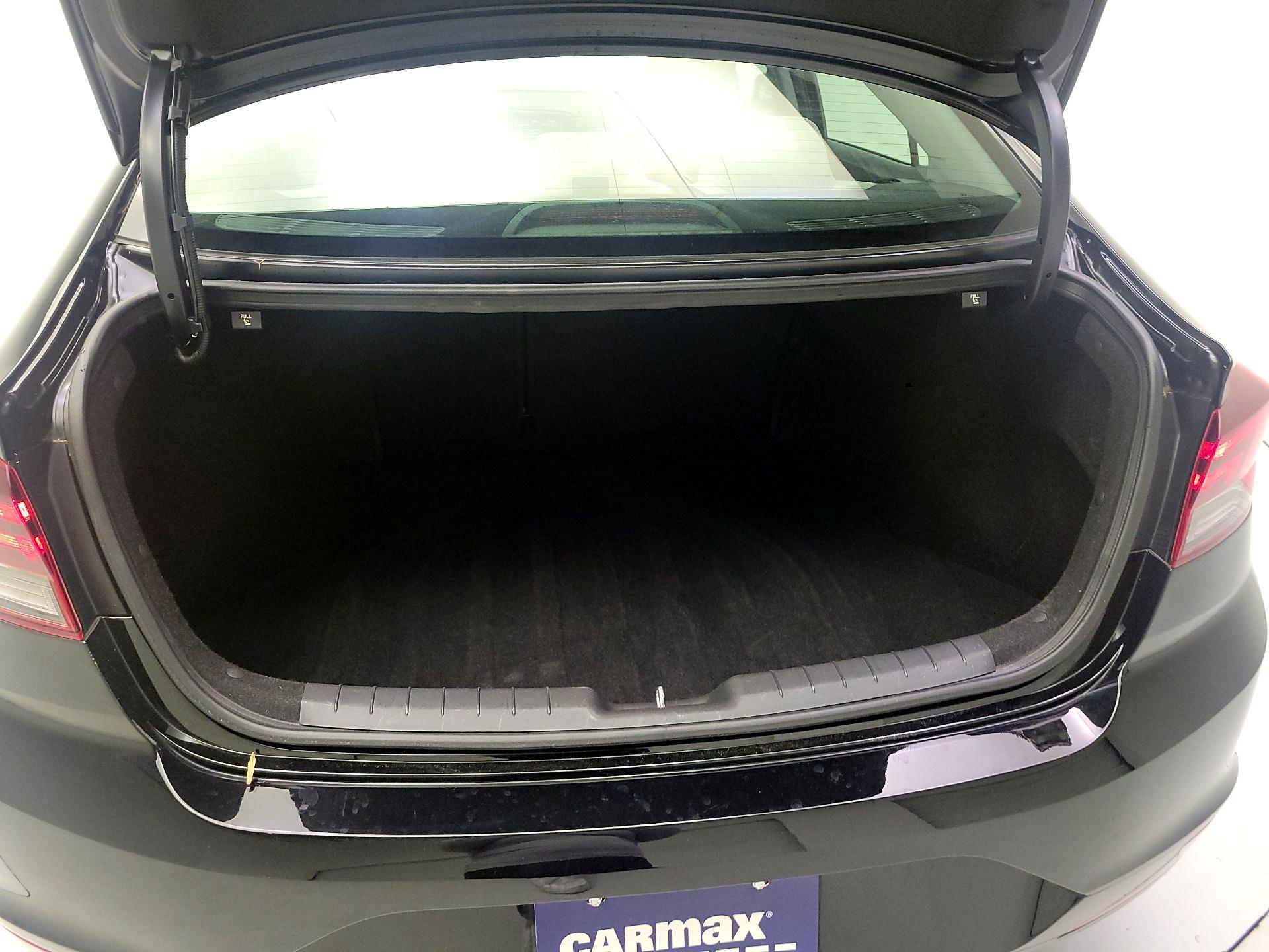 Thumbnail: 2019 Hyundai Elantra - 18