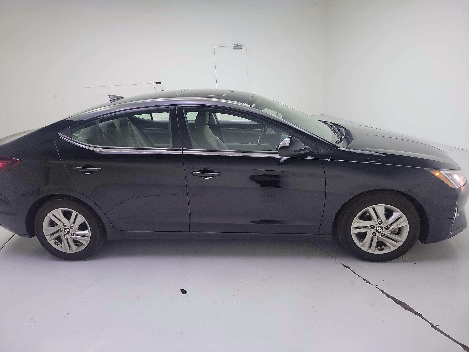 Thumbnail: 2019 Hyundai Elantra - 4