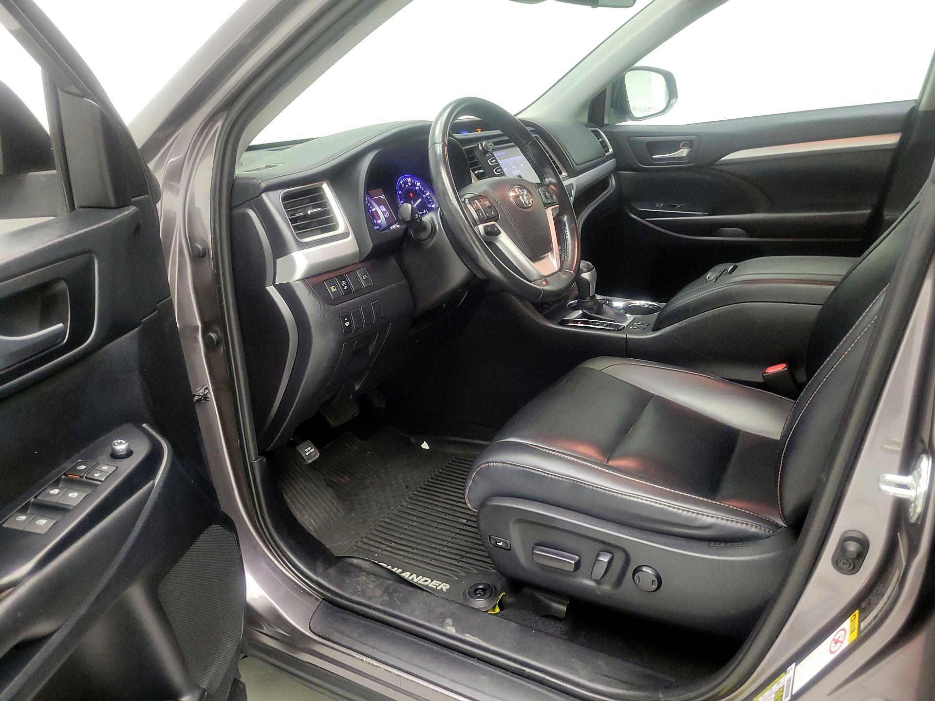 Thumbnail: 2019 Toyota Highlander - 9