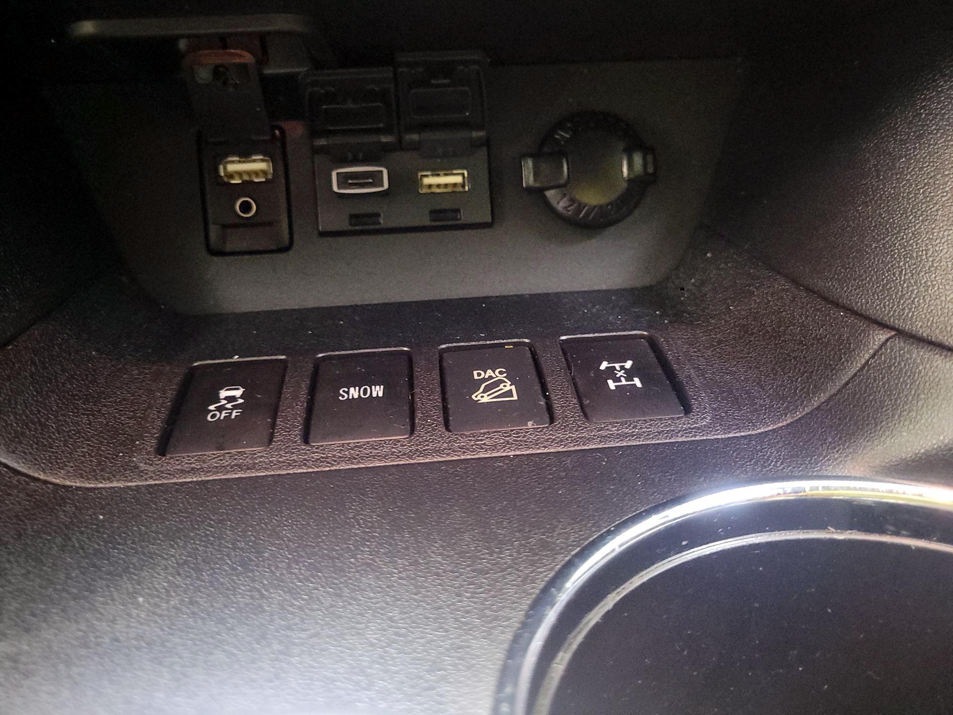 Thumbnail: 2019 Toyota Highlander - 16