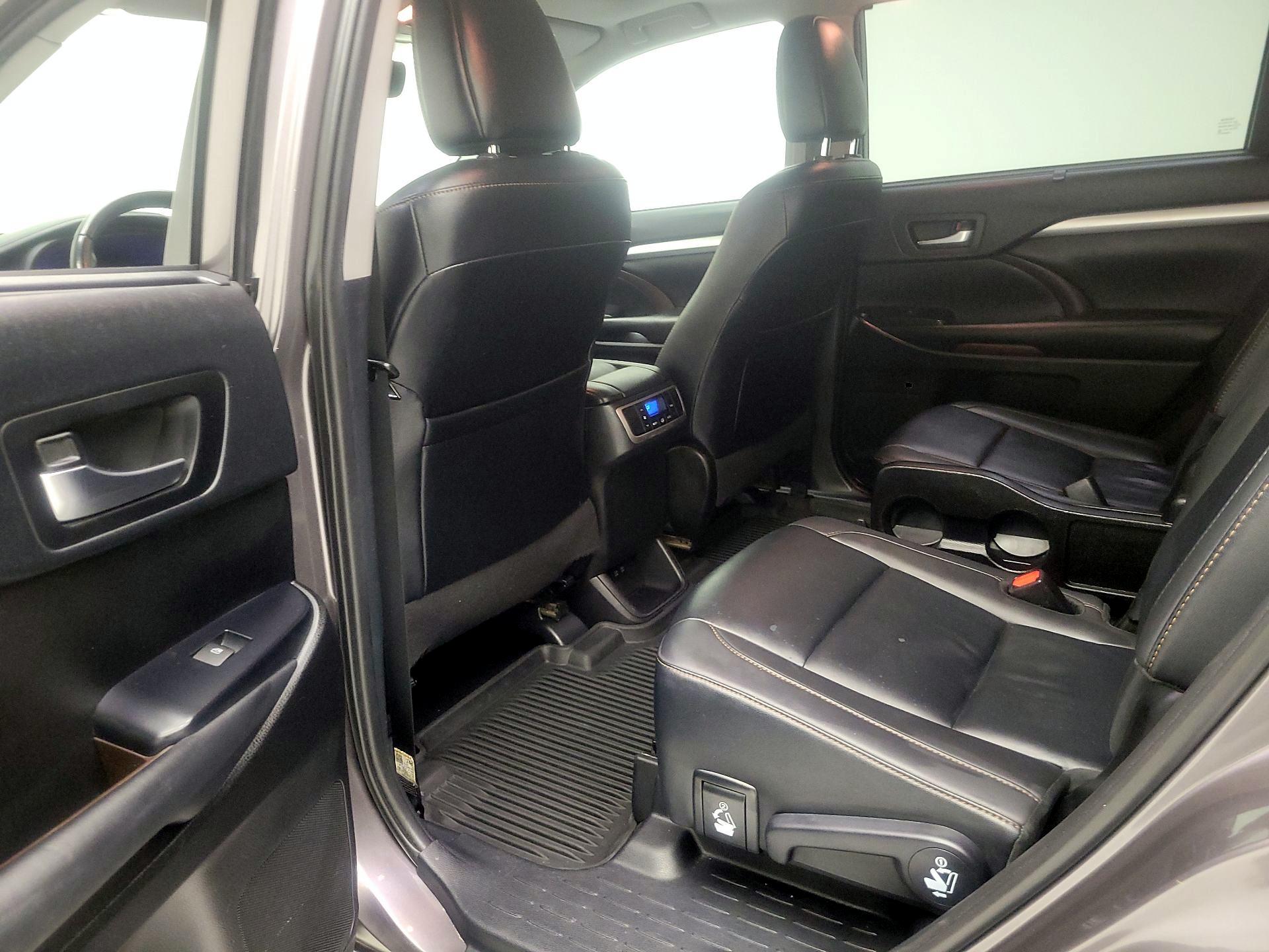 Thumbnail: 2019 Toyota Highlander - 17