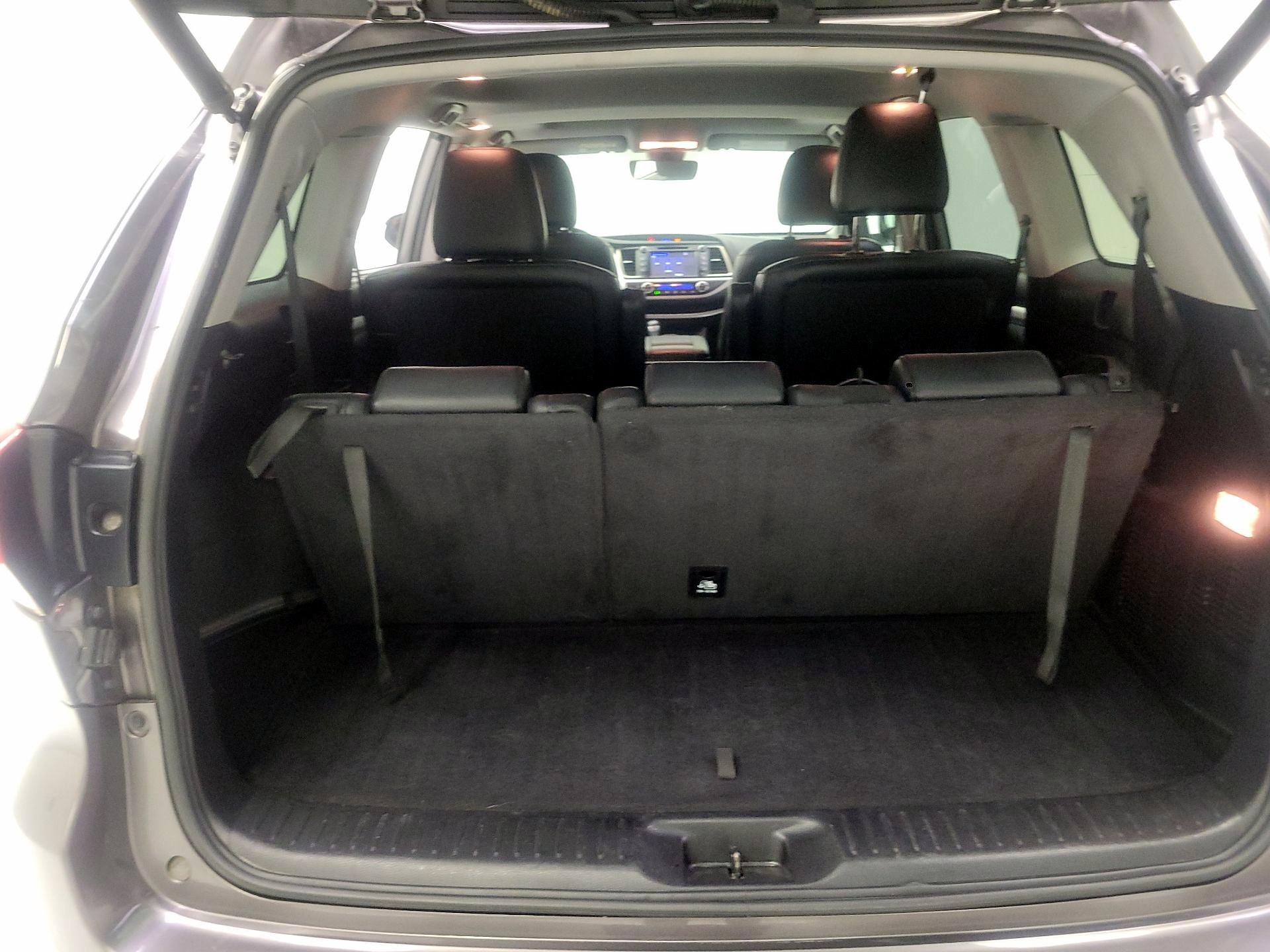 Thumbnail: 2019 Toyota Highlander - 18