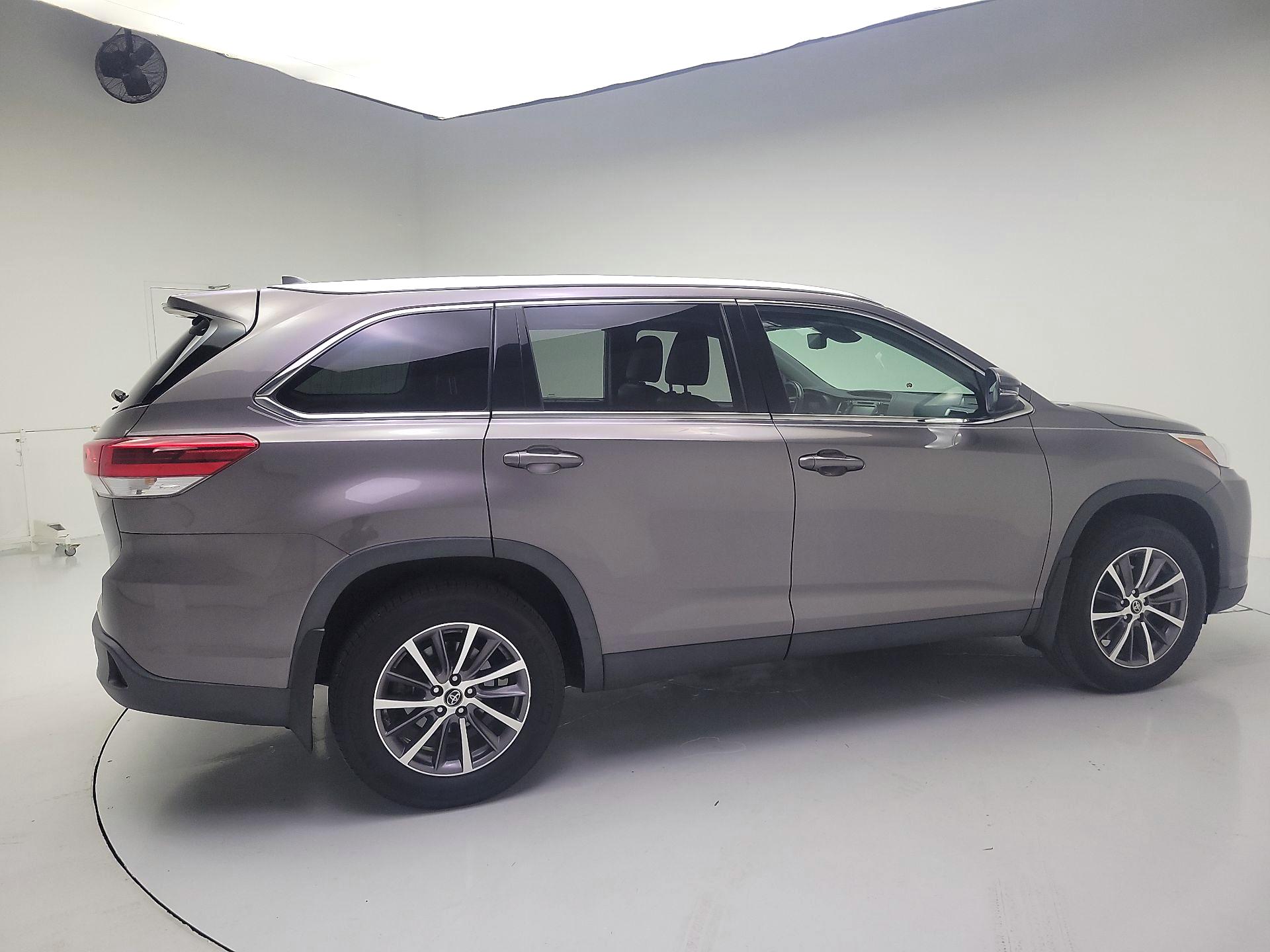 Thumbnail: 2019 Toyota Highlander - 4