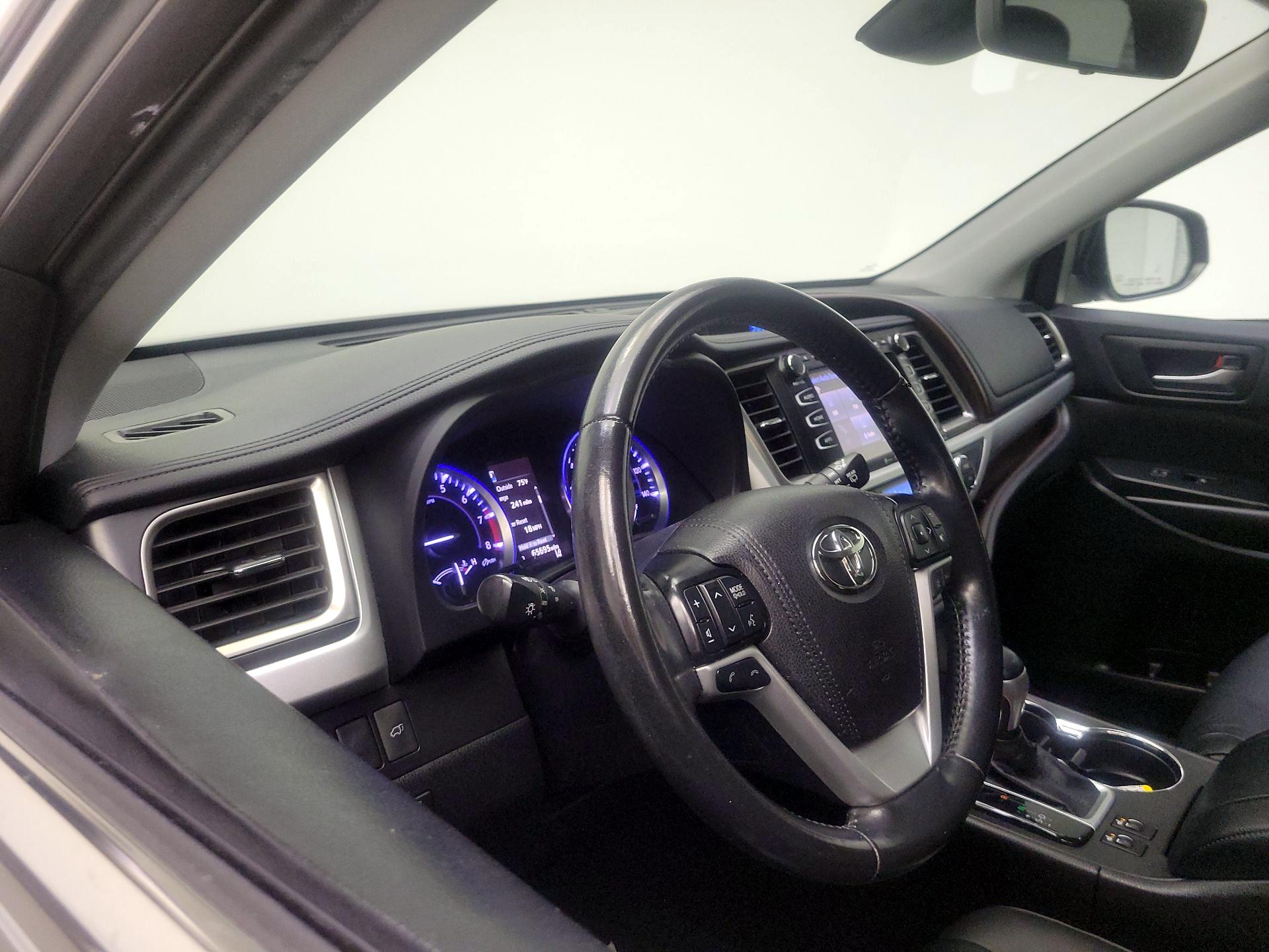 Thumbnail: 2019 Toyota Highlander - 8