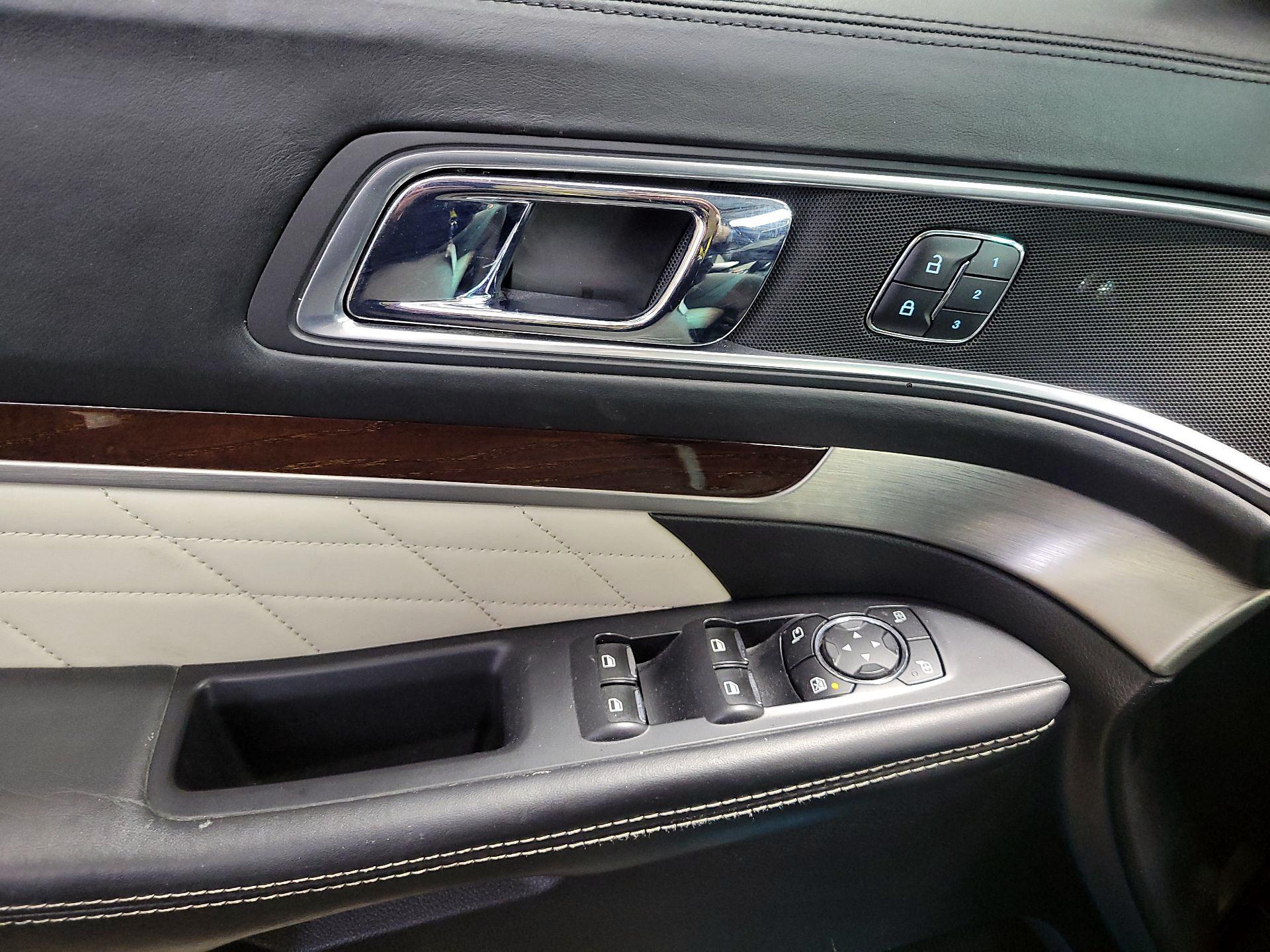 Thumbnail: 2016 Ford Explorer - 12