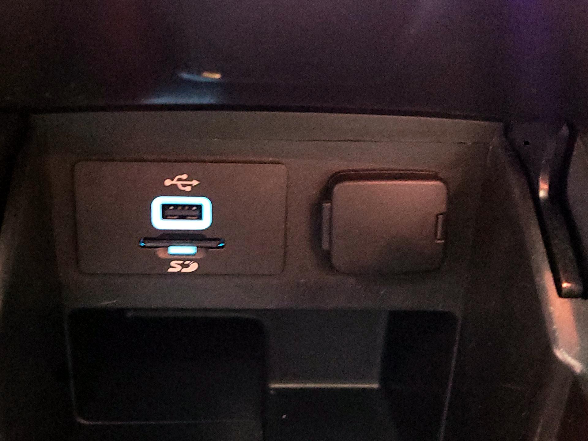 Thumbnail: 2016 Ford Explorer - 19